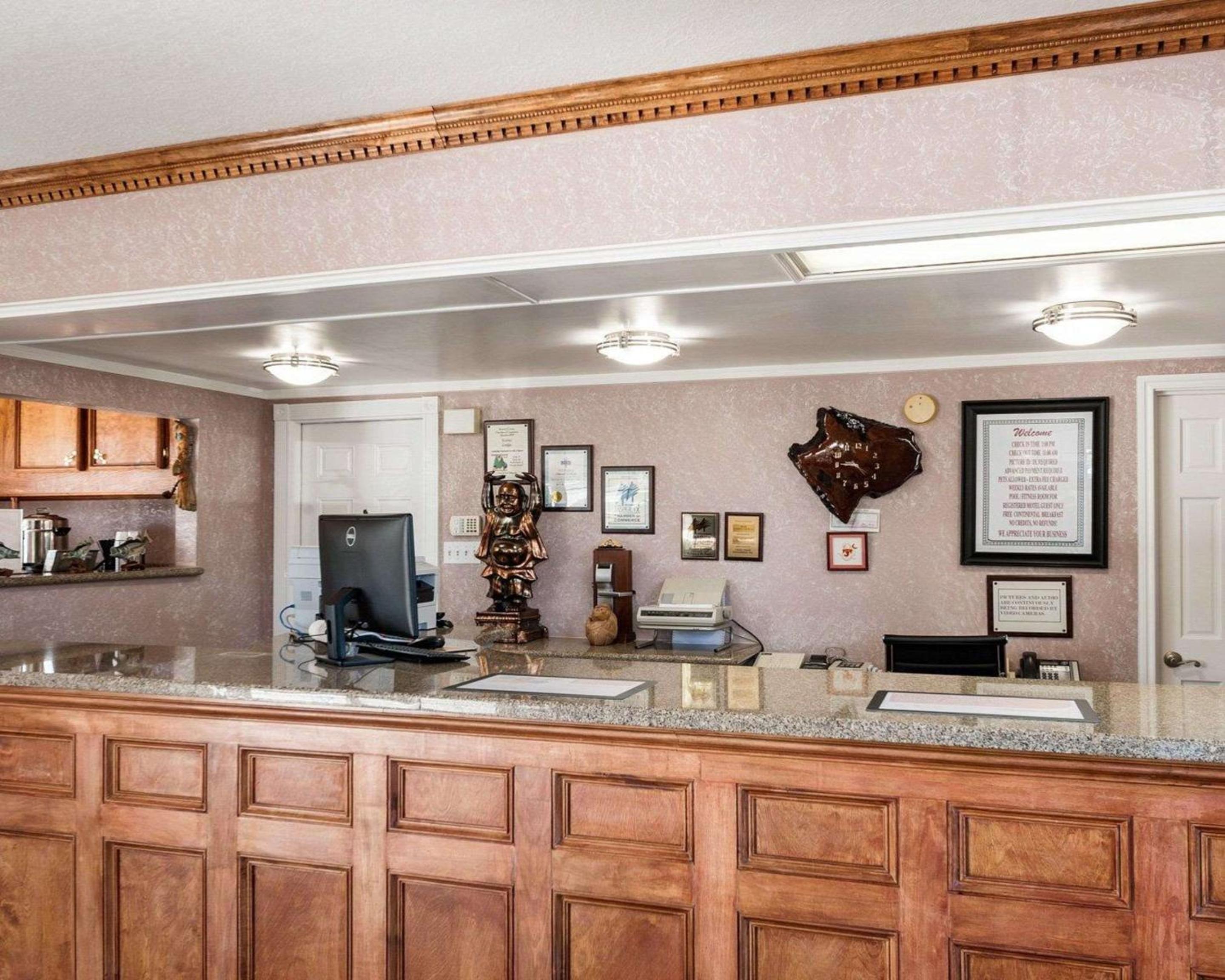 Econo Lodge Jasper view 4
