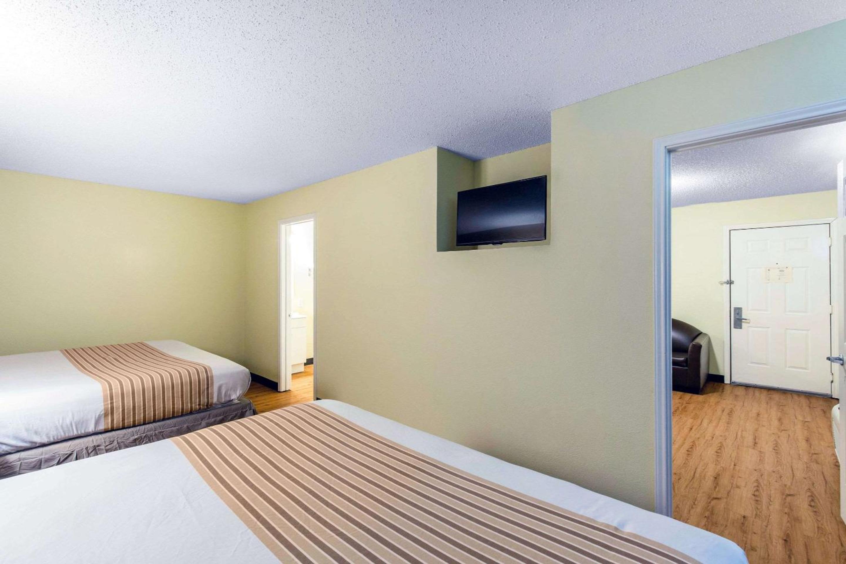 Hawthorn Extended Stay by Wyndham Lewisville view 5