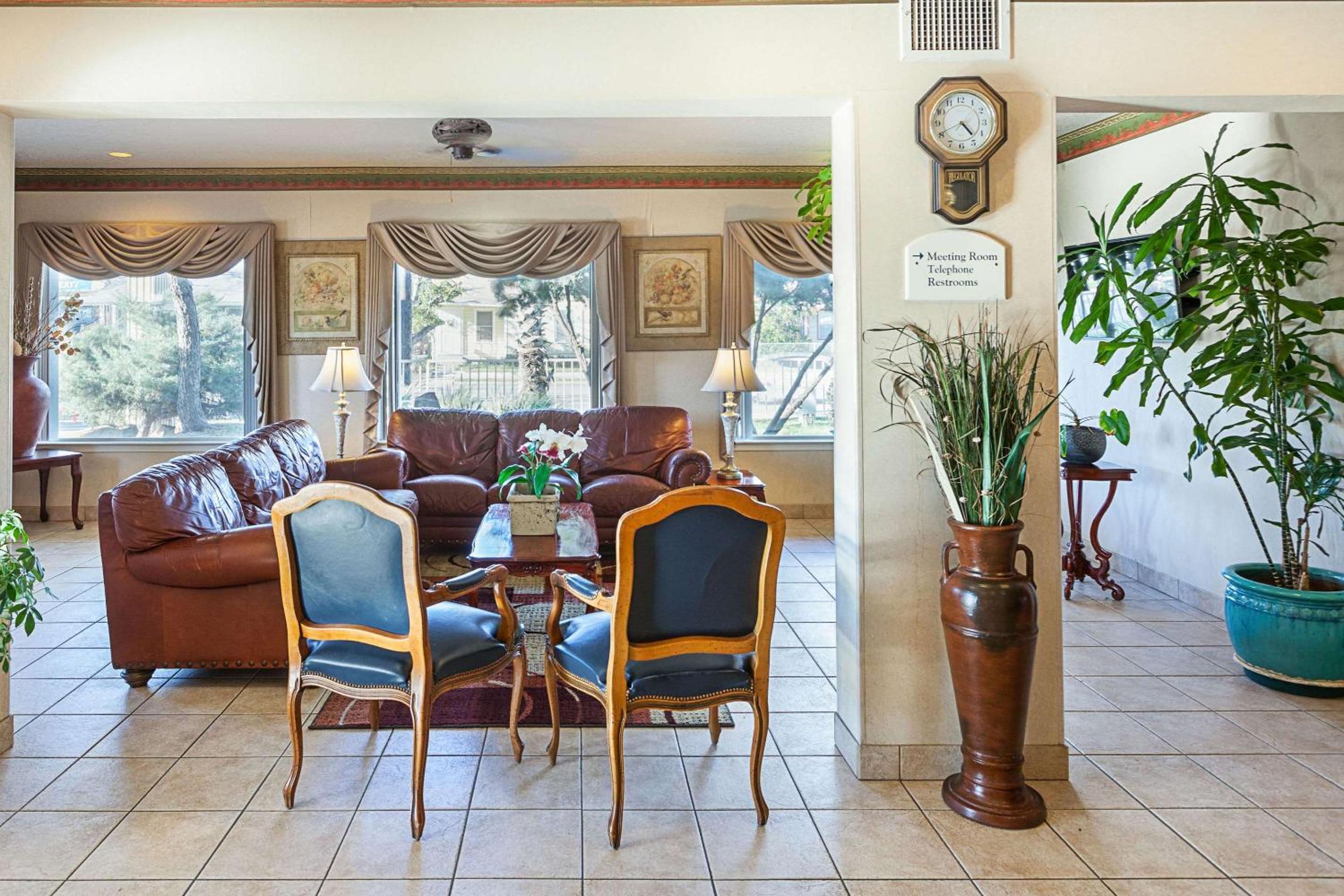 Econo Lodge San Antonio South 2