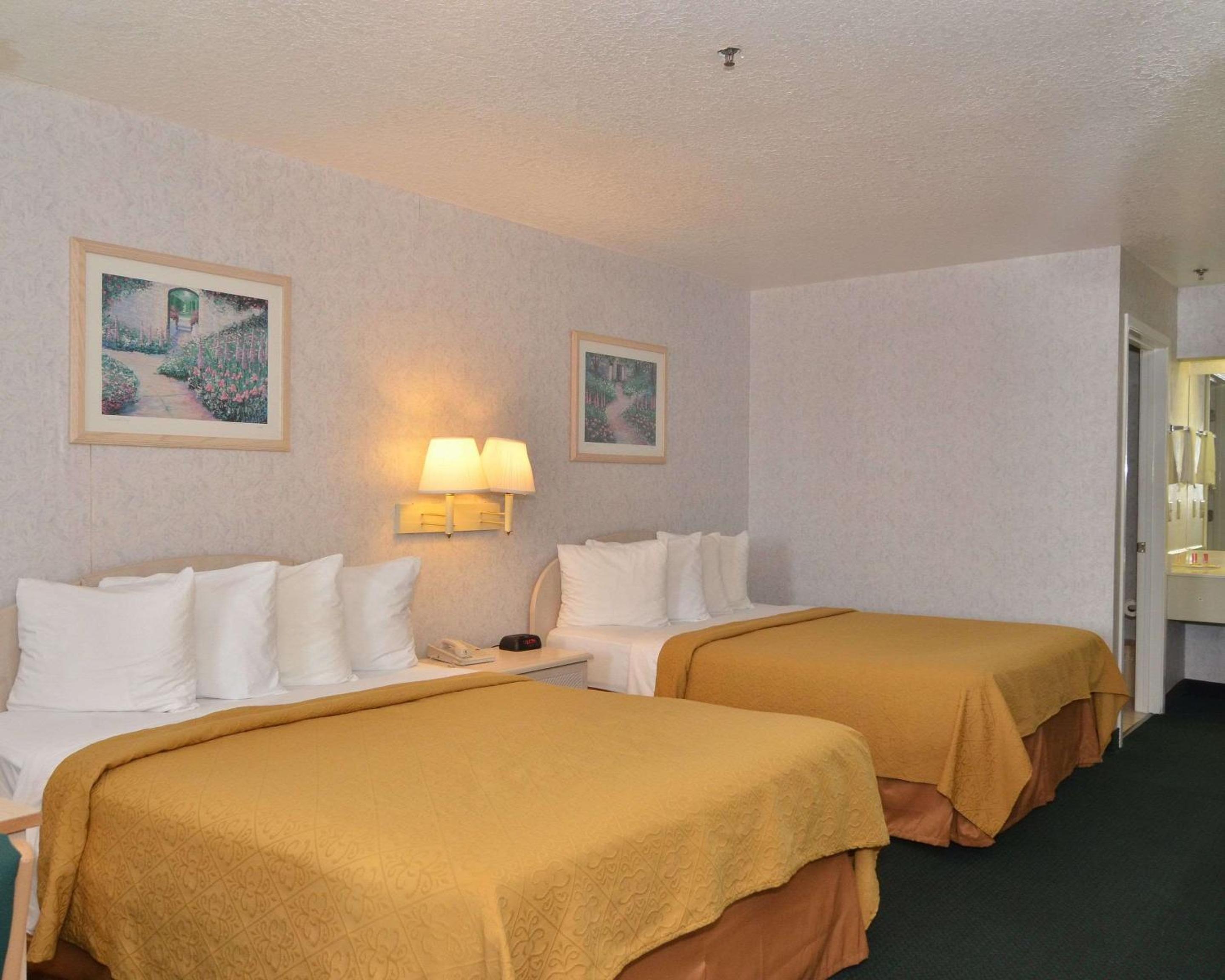 Econo Lodge San Antonio South 3