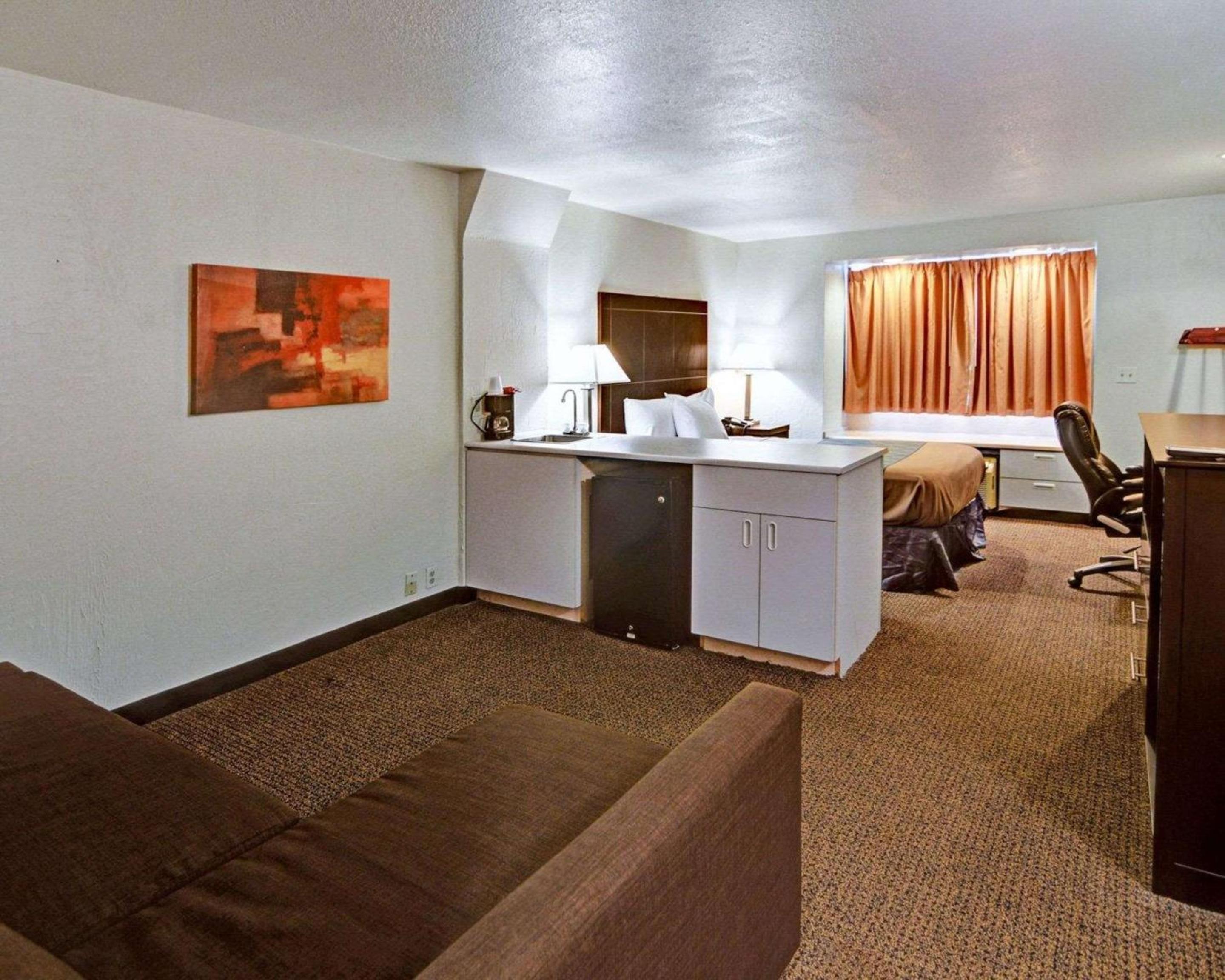 Rodeway Inn  Suites Lewisville I-35 - Property Image 3