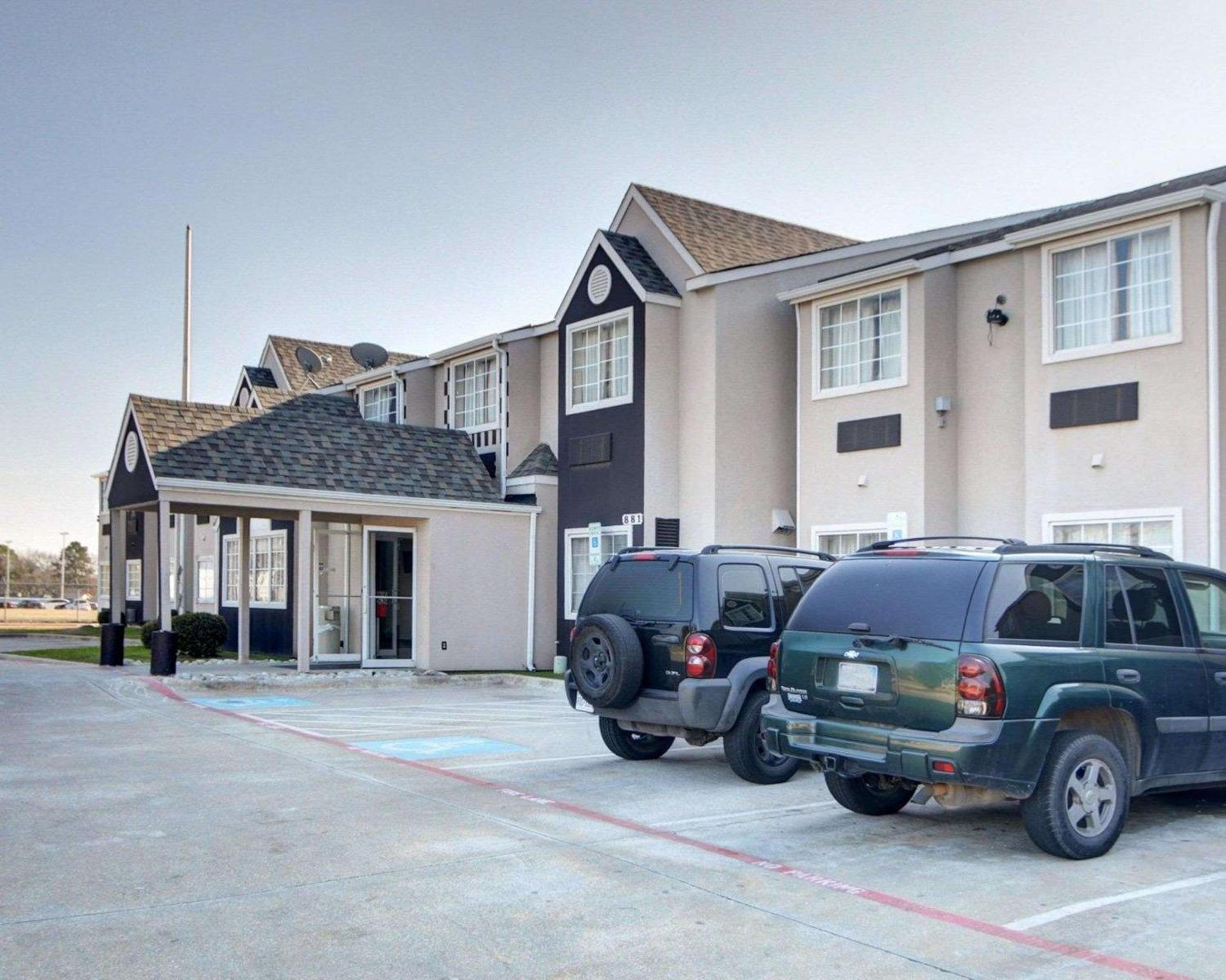 Dallas / Fort Worth Vacations - Rodeway Inn  Suites Lewisville I-35 - Property Image 2