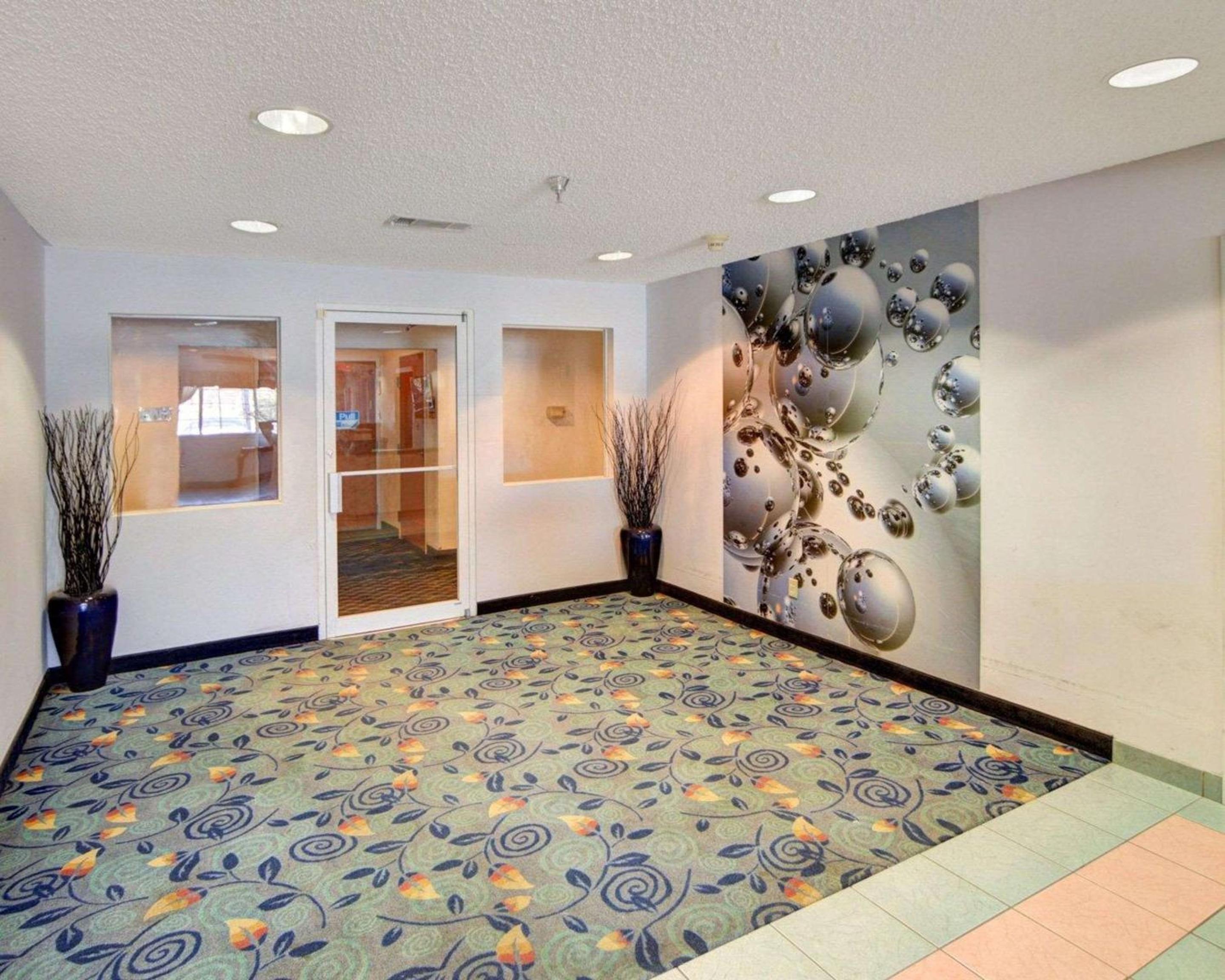Dallas / Fort Worth Vacations - Rodeway Inn  Suites Lewisville I-35 - Property Image 4