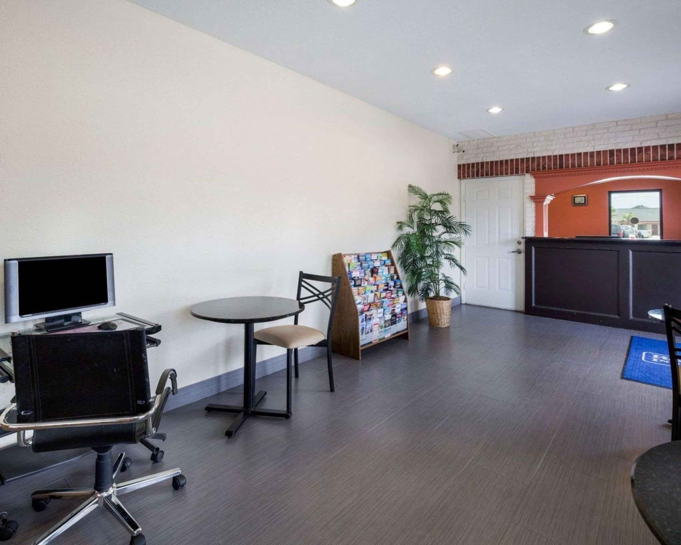 Scottish Inn Suites IAH West - Property Image 16