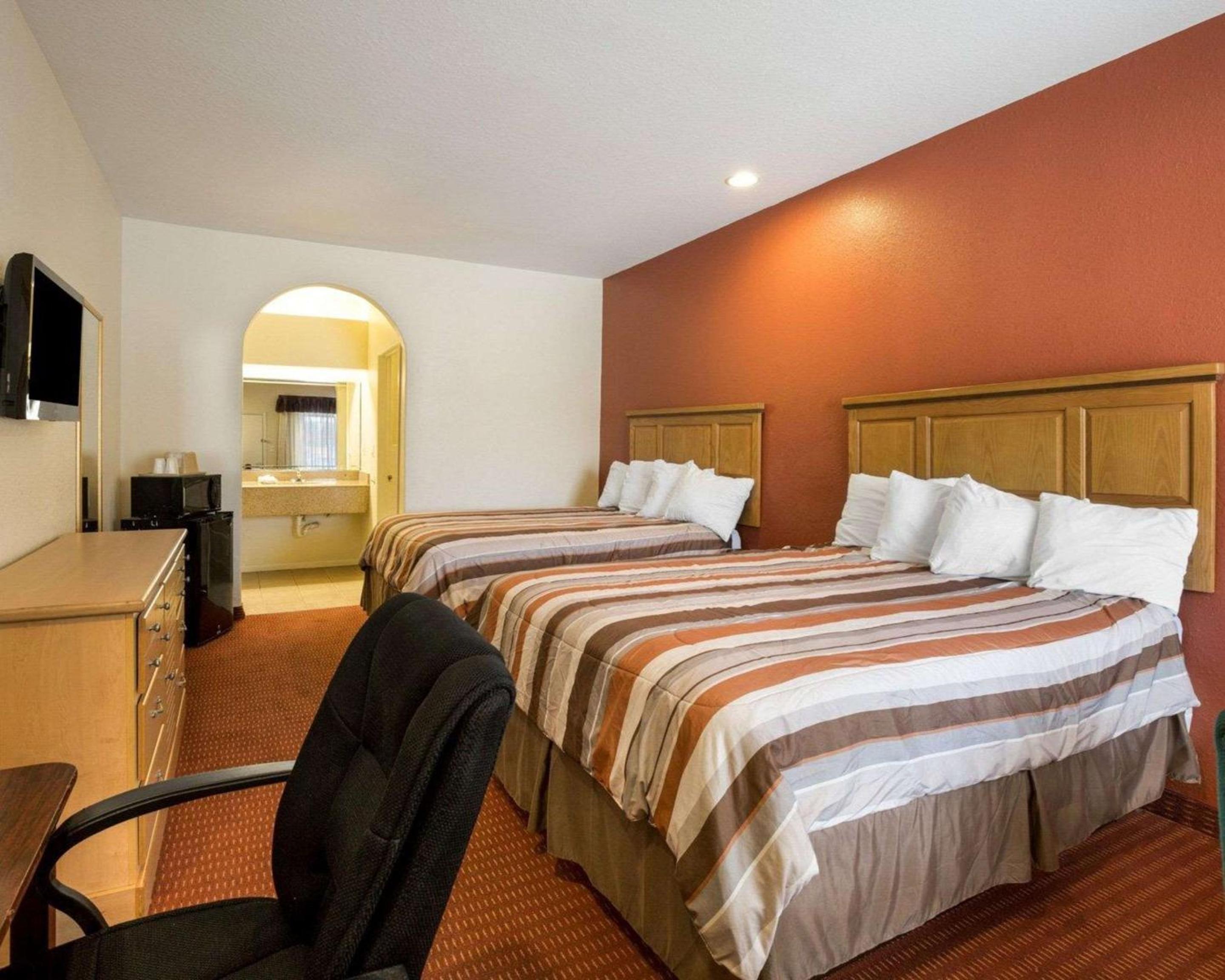 Scottish Inn Suites IAH West - Property Image 13