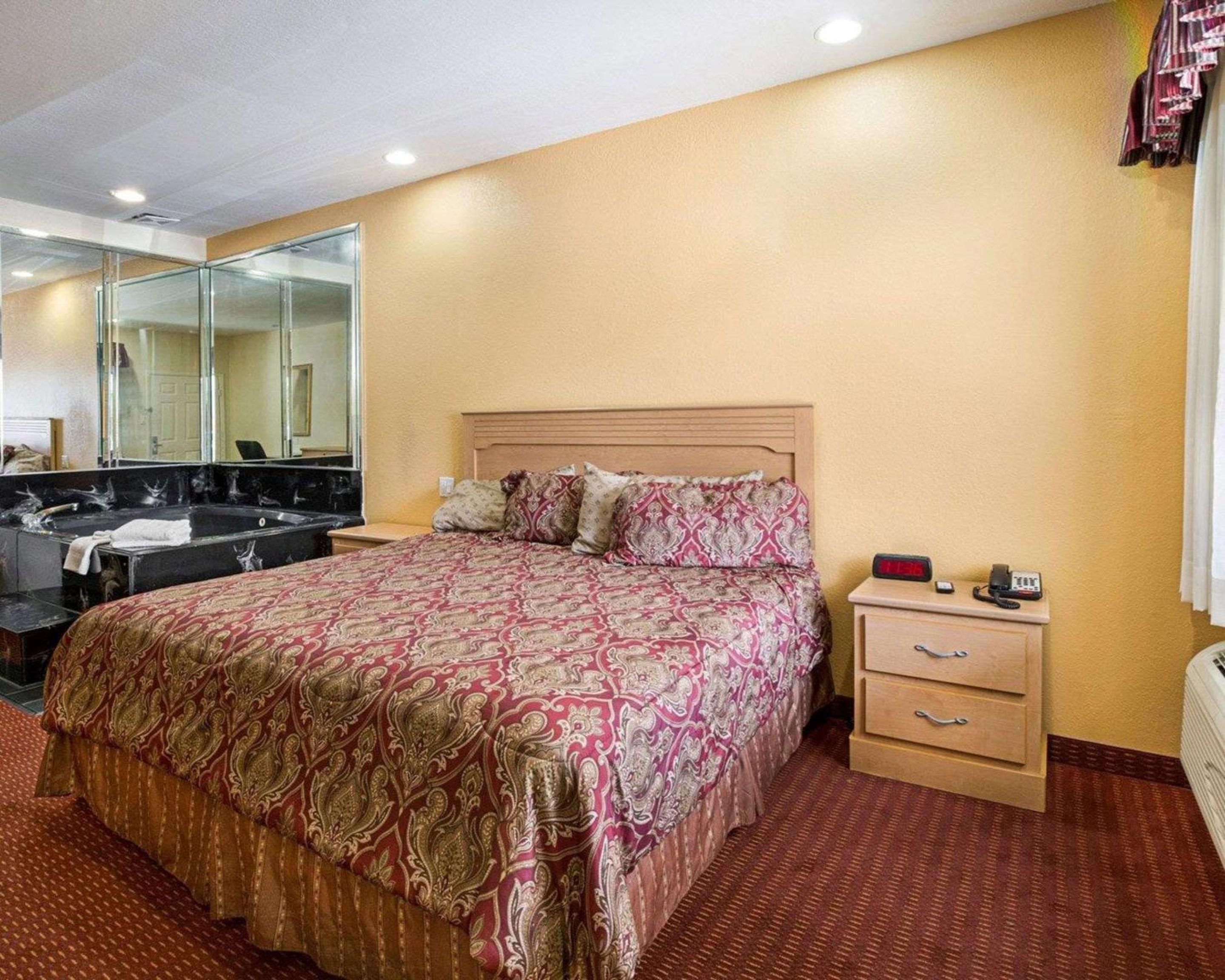 Scottish Inn Suites IAH West - Property Image 12