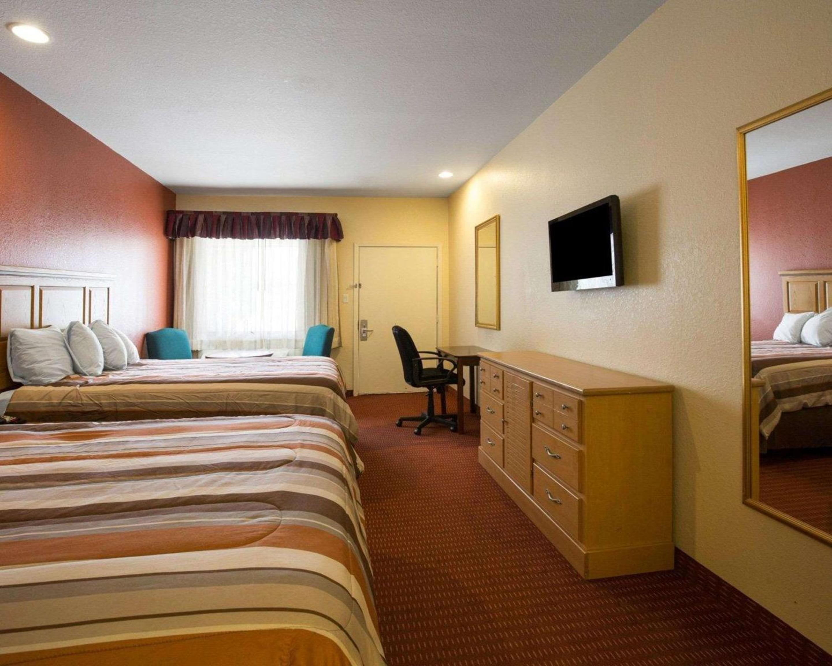 Scottish Inn Suites IAH West - Property Image 9