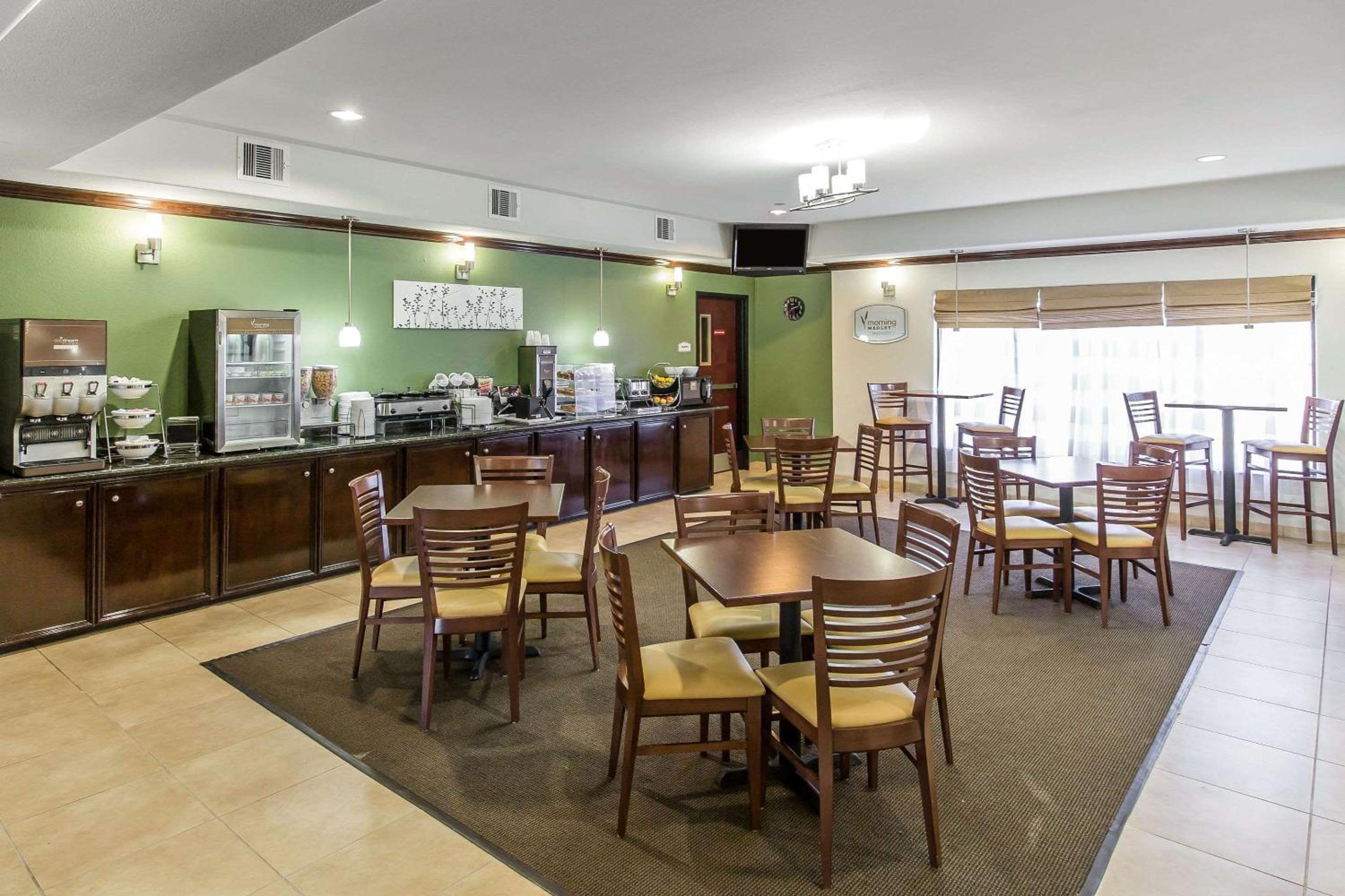 Sleep Inn Suites Bush Intercontinental - IAH East - Property Image 12