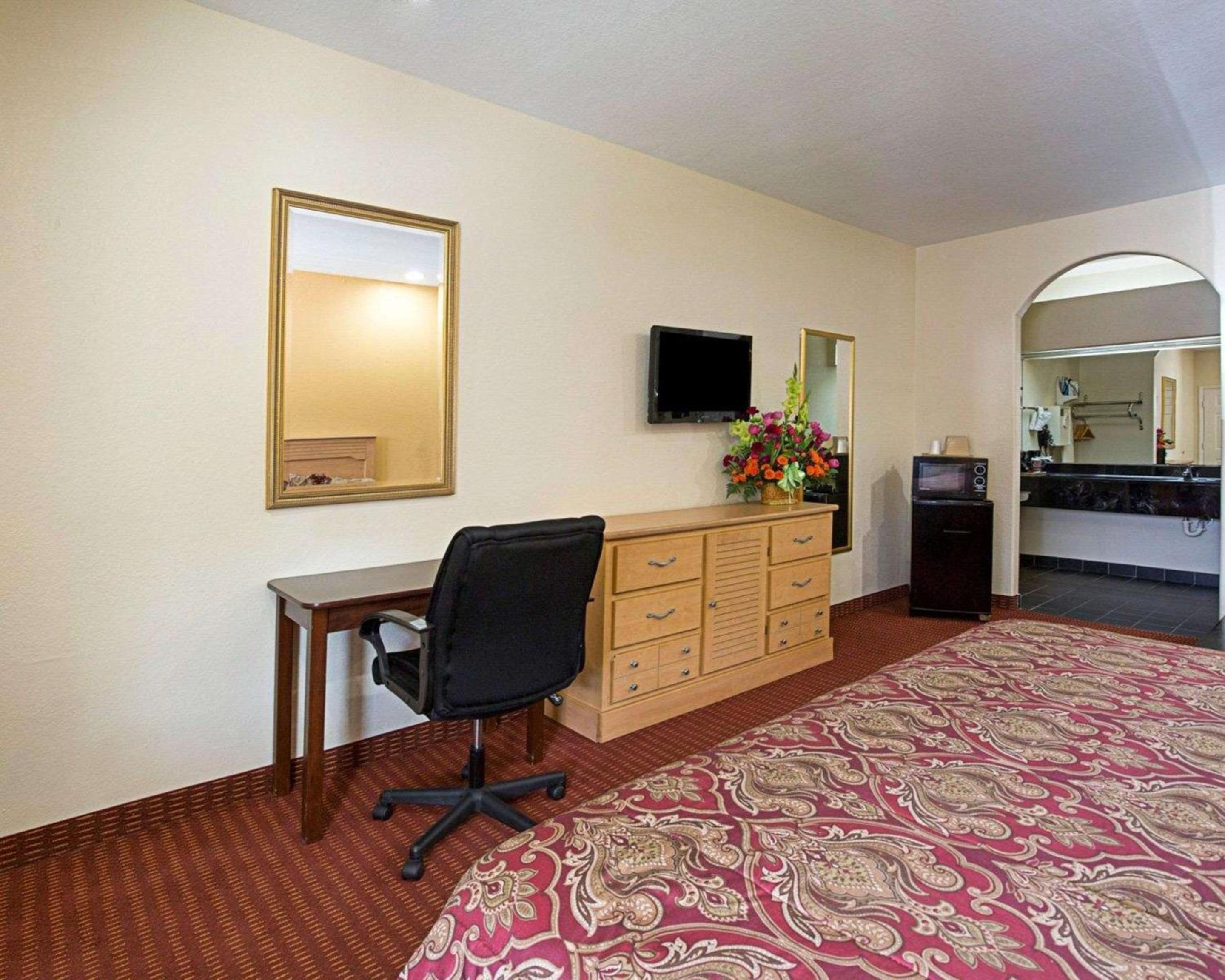 Scottish Inn Suites IAH West - Property Image 6