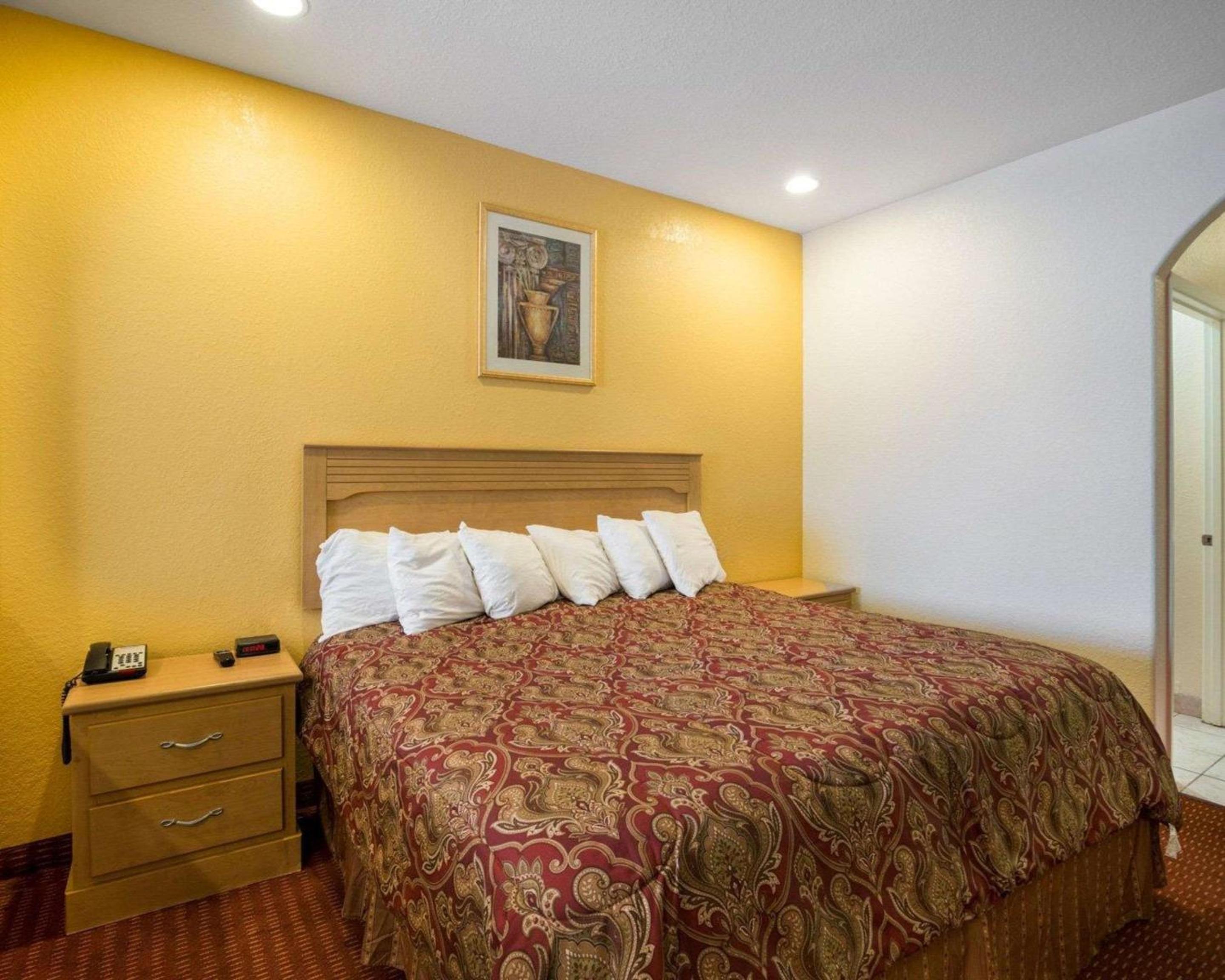 Scottish Inn Suites IAH West - Property Image 5