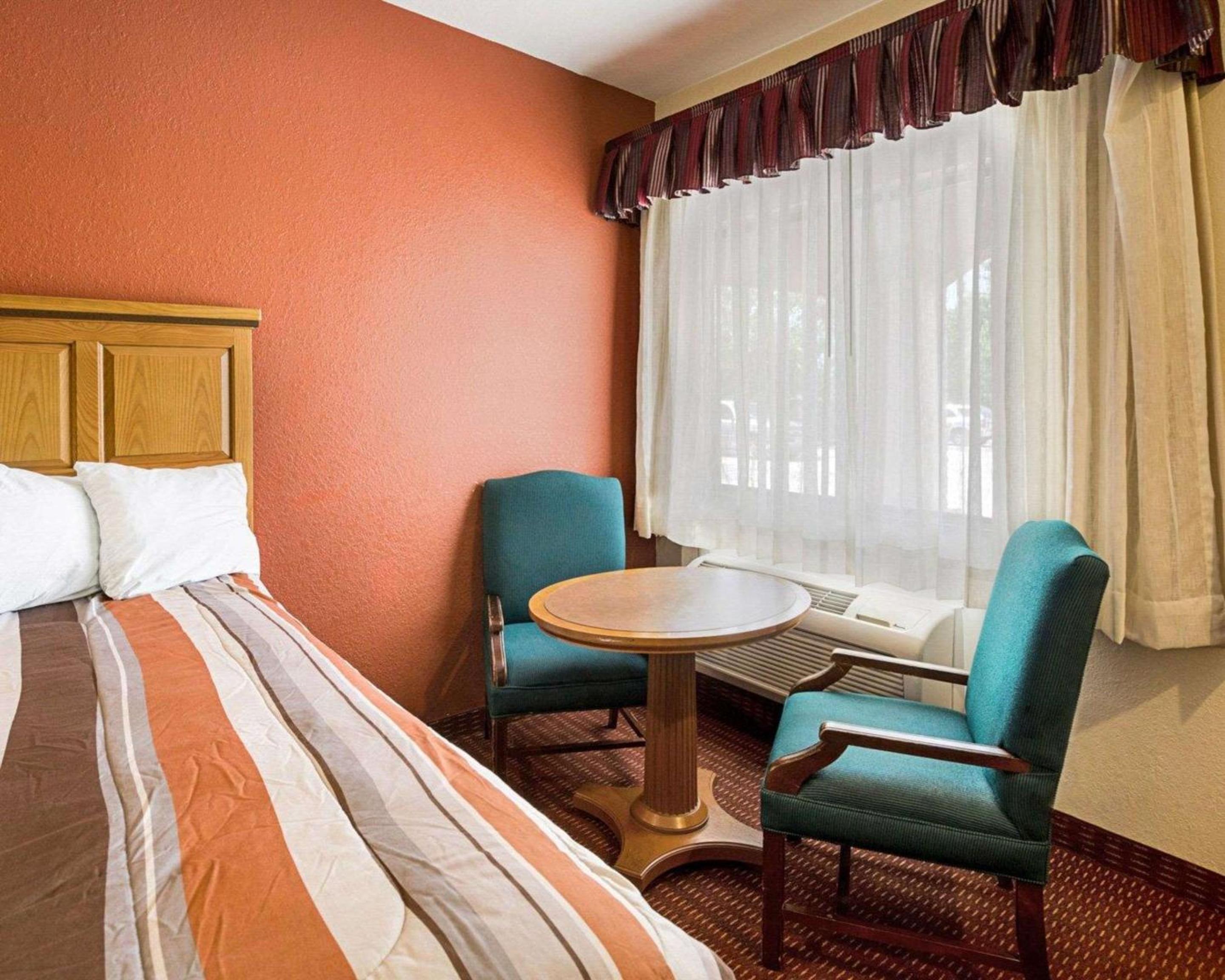 Scottish Inn Suites IAH West - Property Image 3