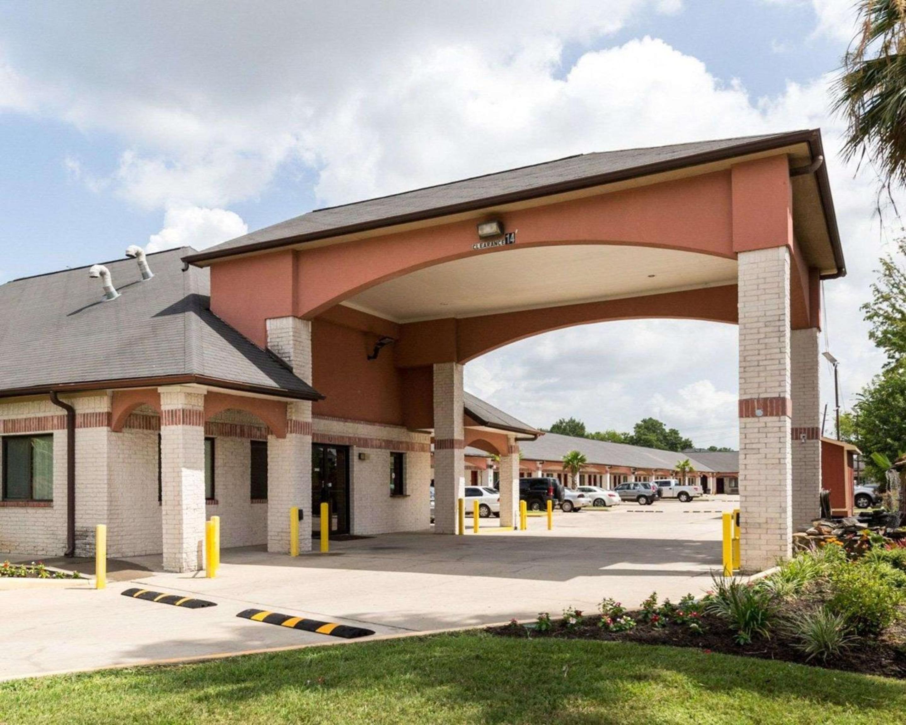 Scottish Inn Suites IAH West - Property Image 2