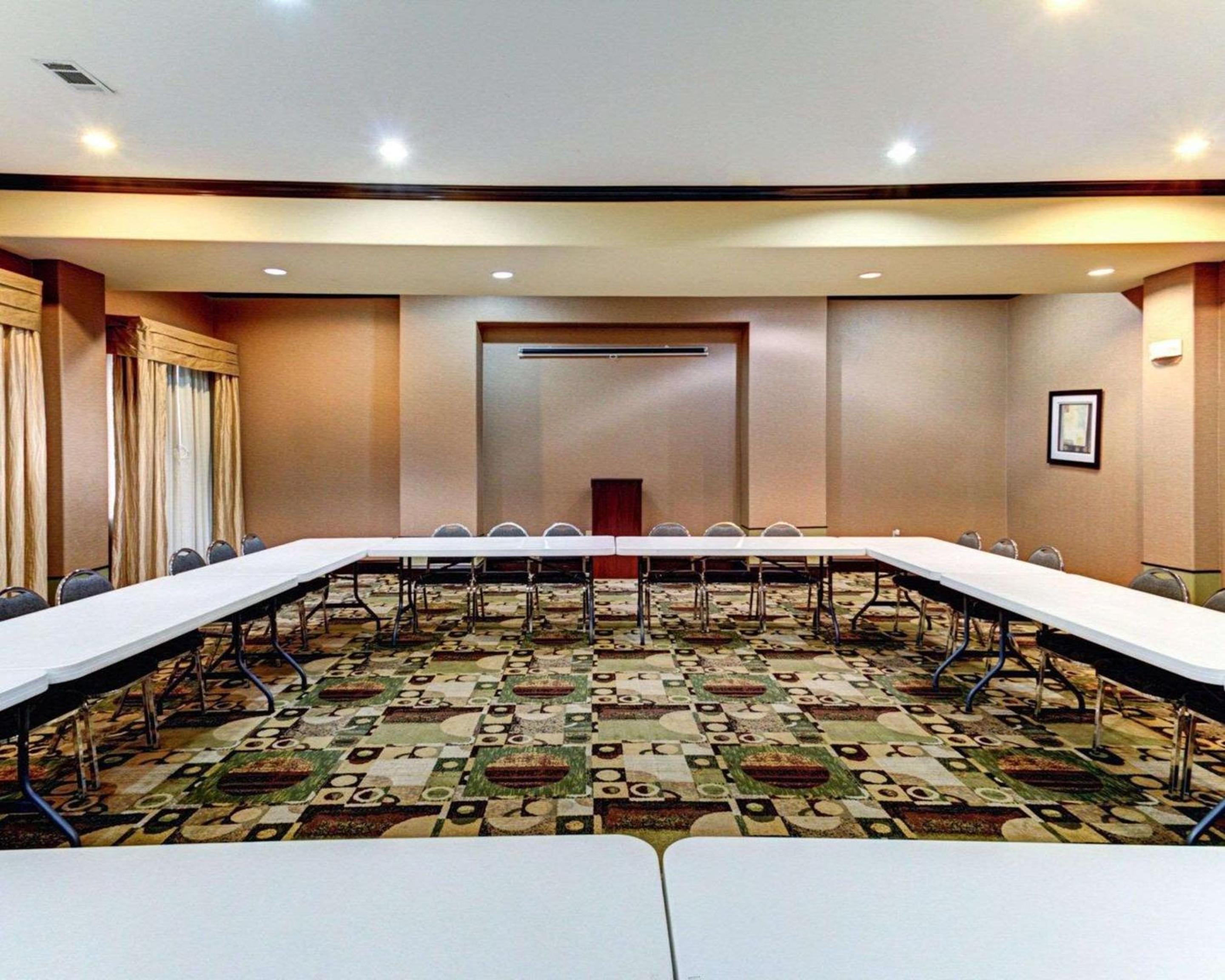 Dallas Vacations - Comfort Suites Waxahachie - Dallas - Property Image 3