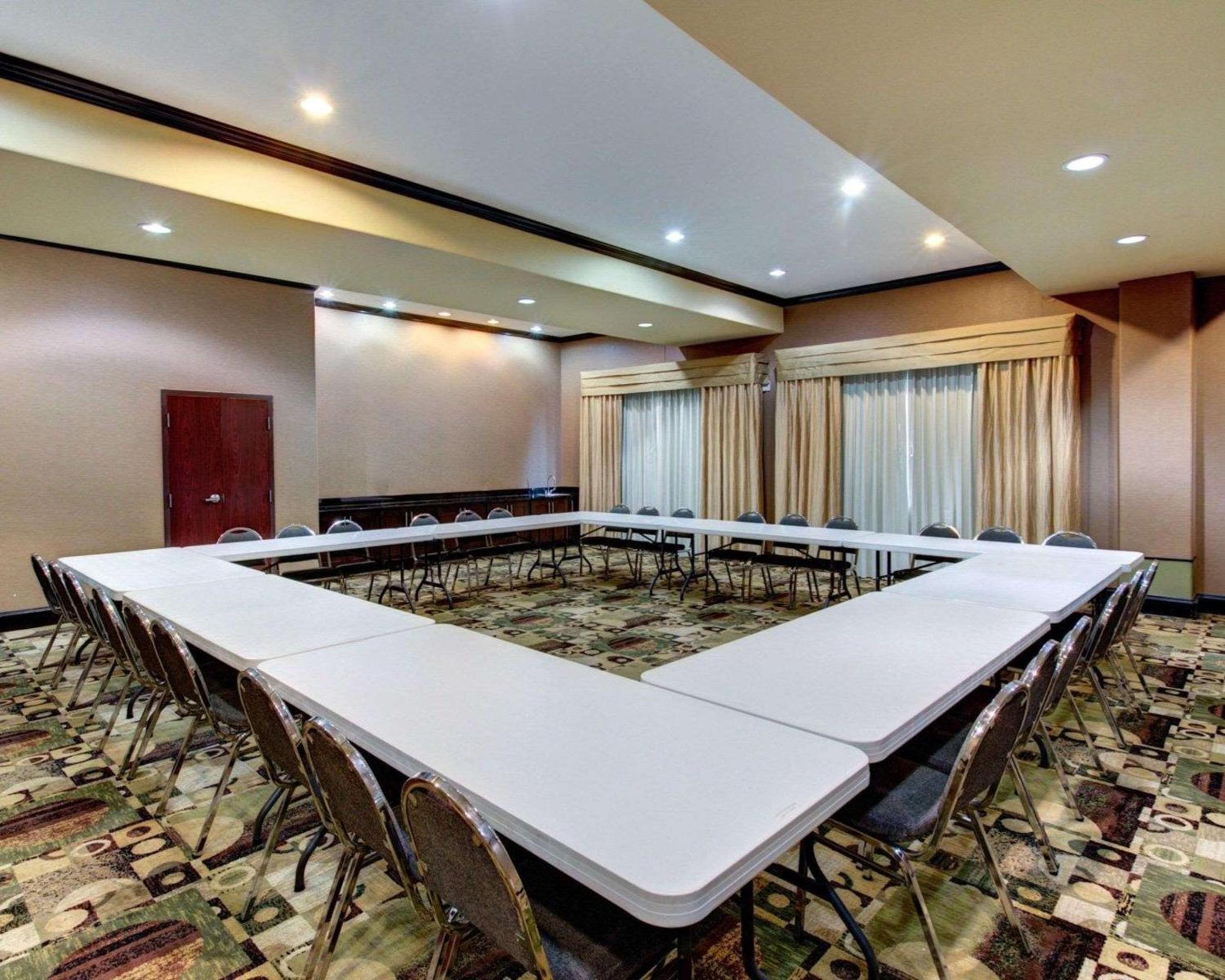 Dallas Vacations - Comfort Suites Waxahachie - Dallas - Property Image 4