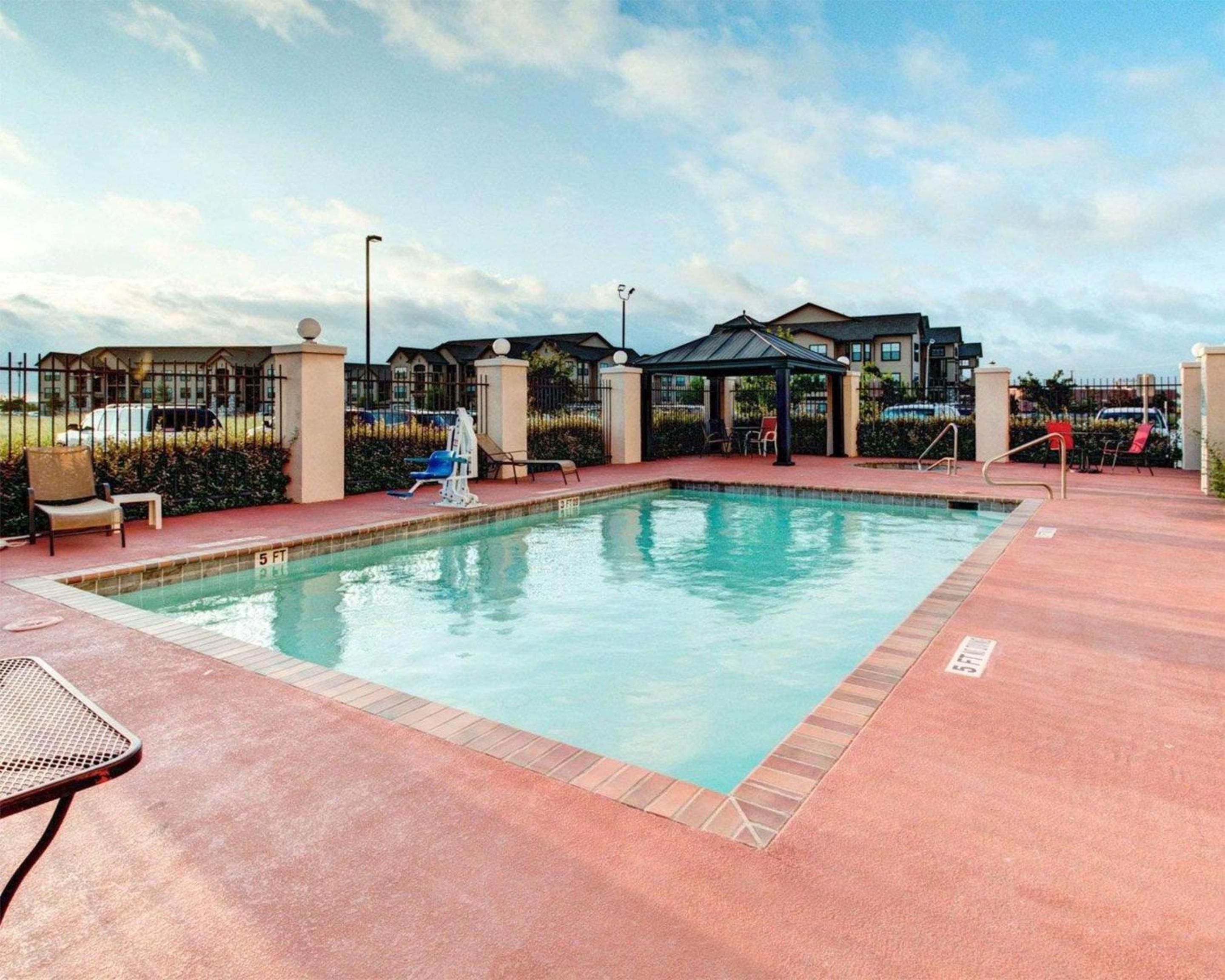Comfort Suites Waxahachie - Dallas - Property Image 4
