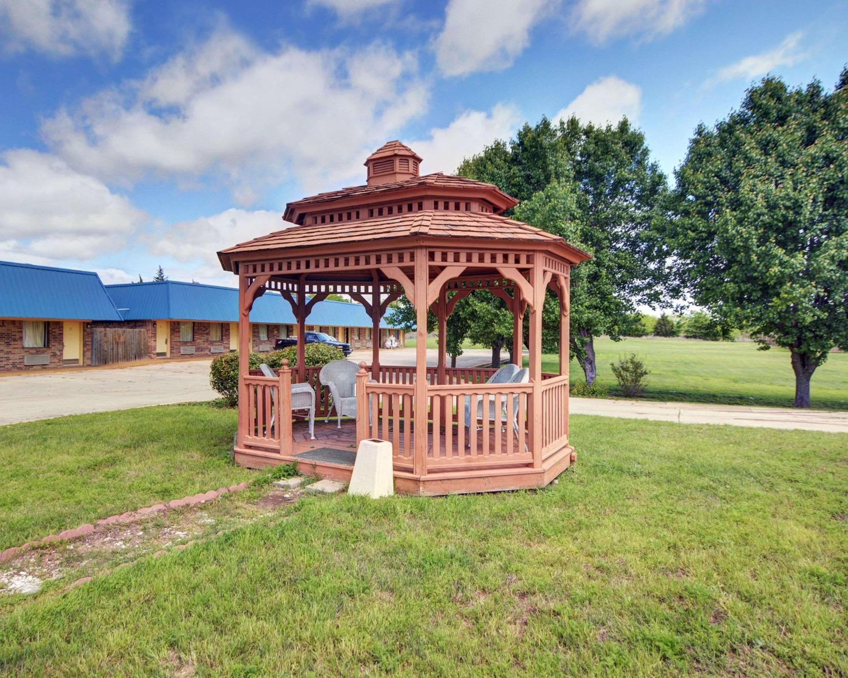 Gainesville Vacations - Loyalty Inn Gainesville - Property Image 11