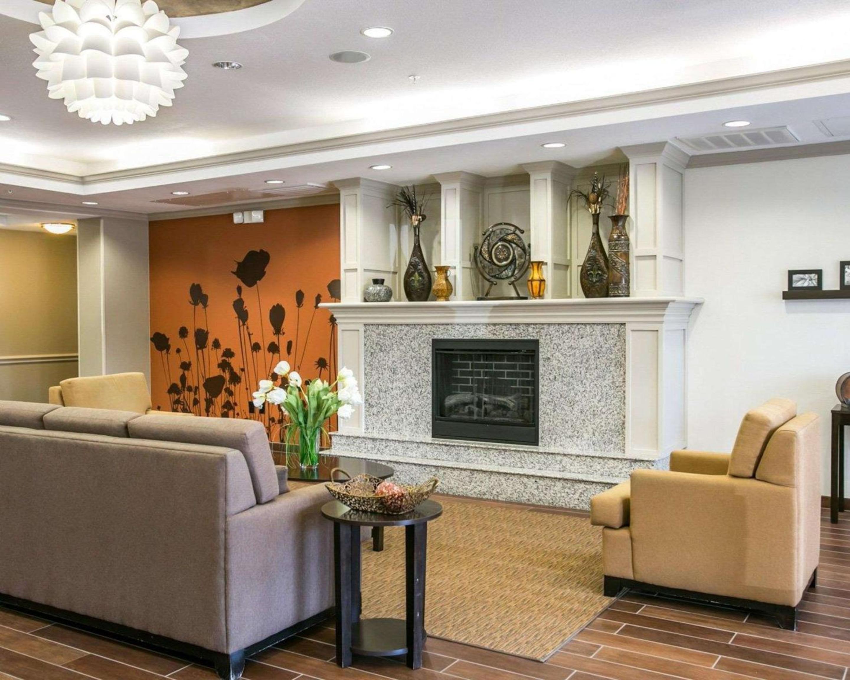 Restwell Inn & Suites I-45 North view 4