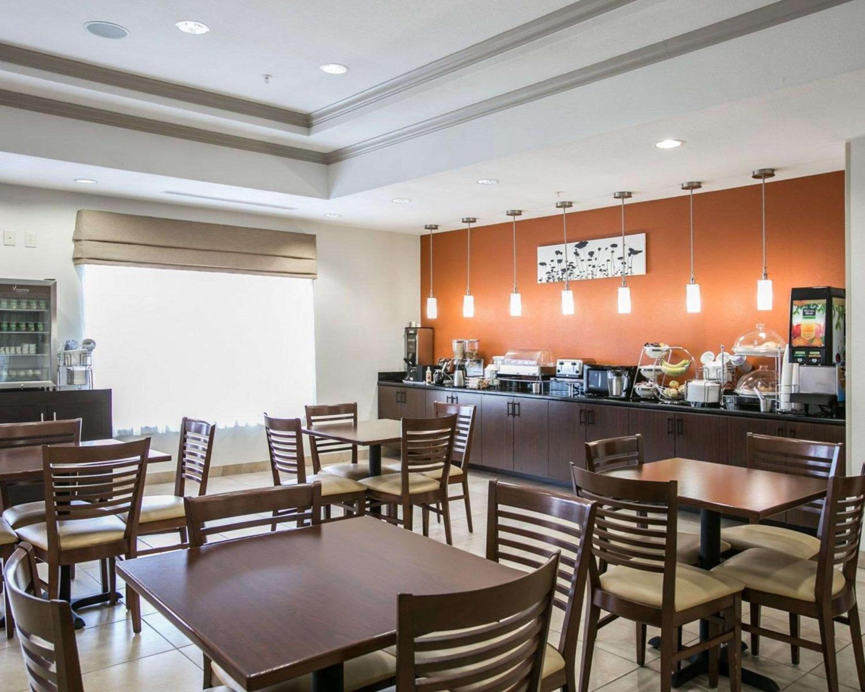 Restwell Inn & Suites I-45 North view 5