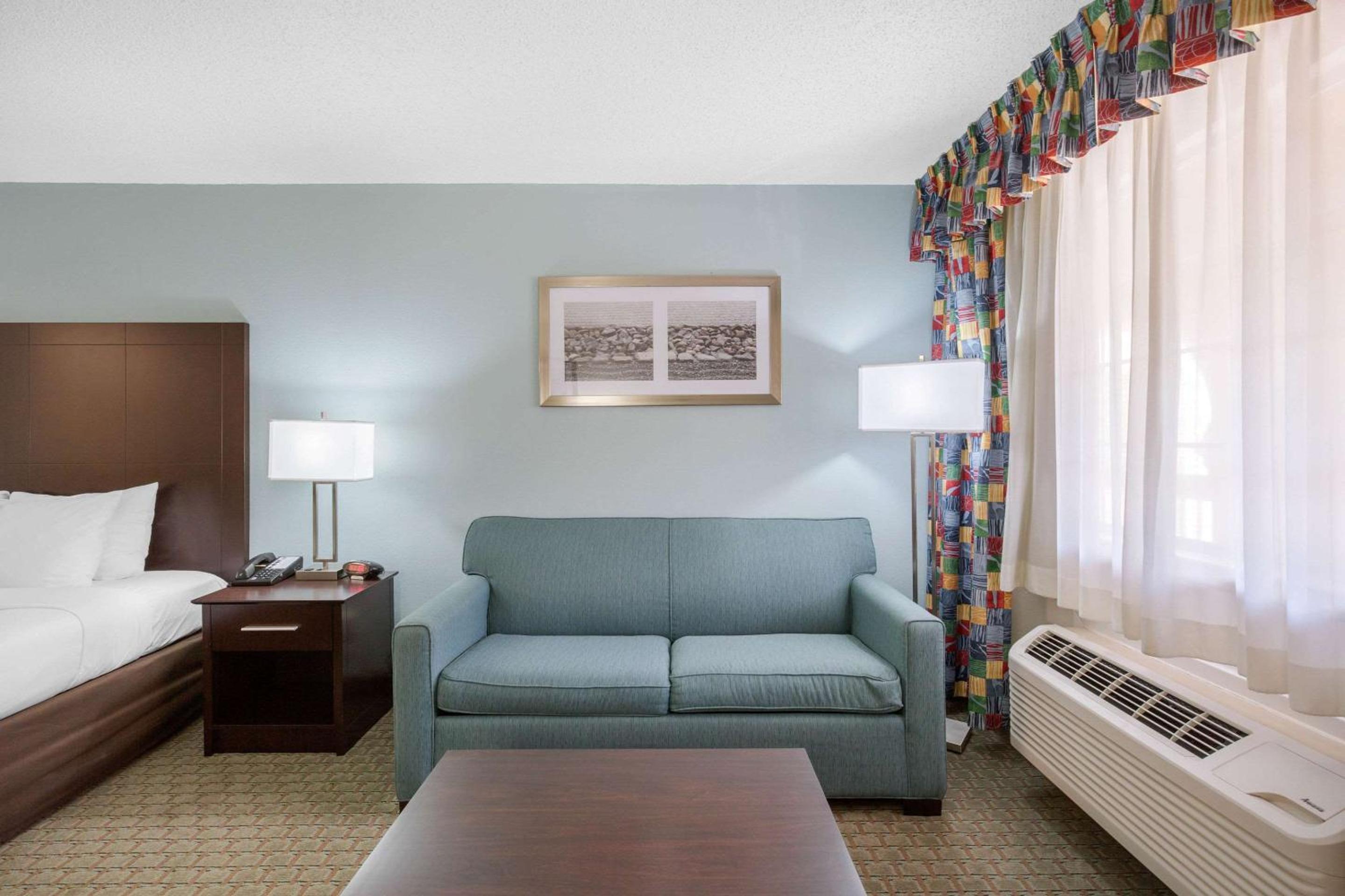 Quality Inn Clute Freeport view 2