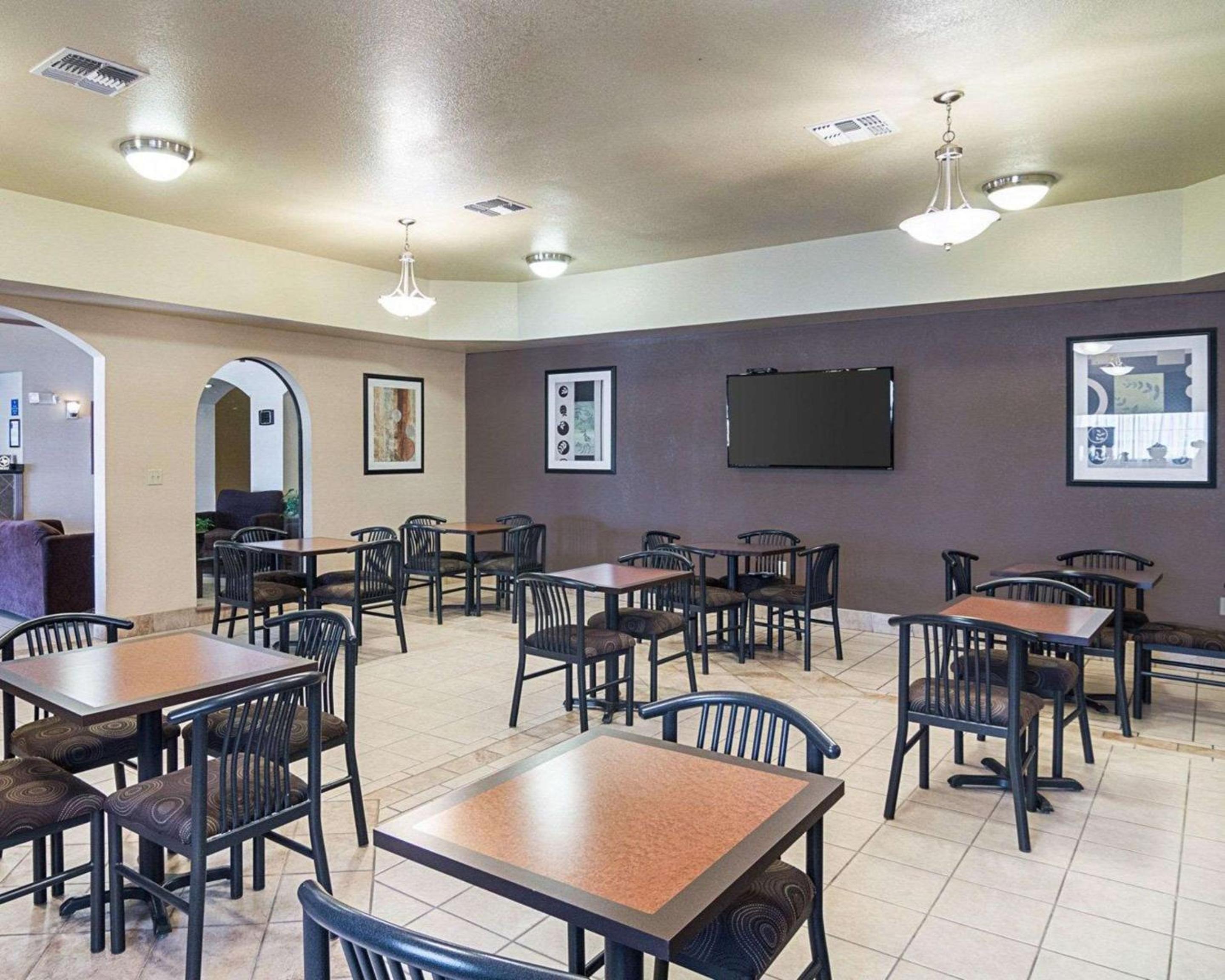 Comfort Inn I-20 Midland Stanton view 5