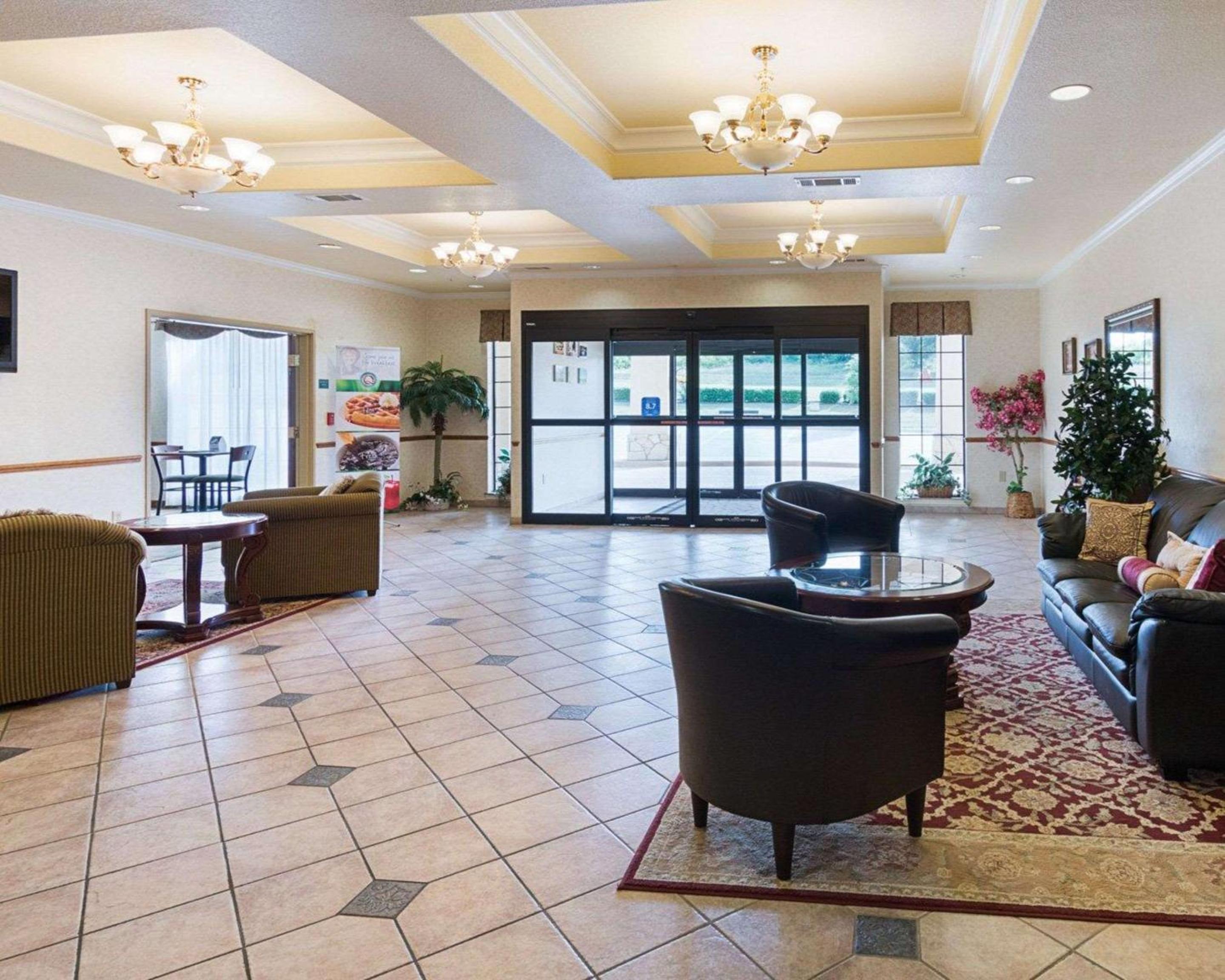 Quality Inn & Suites Glen Rose view 2