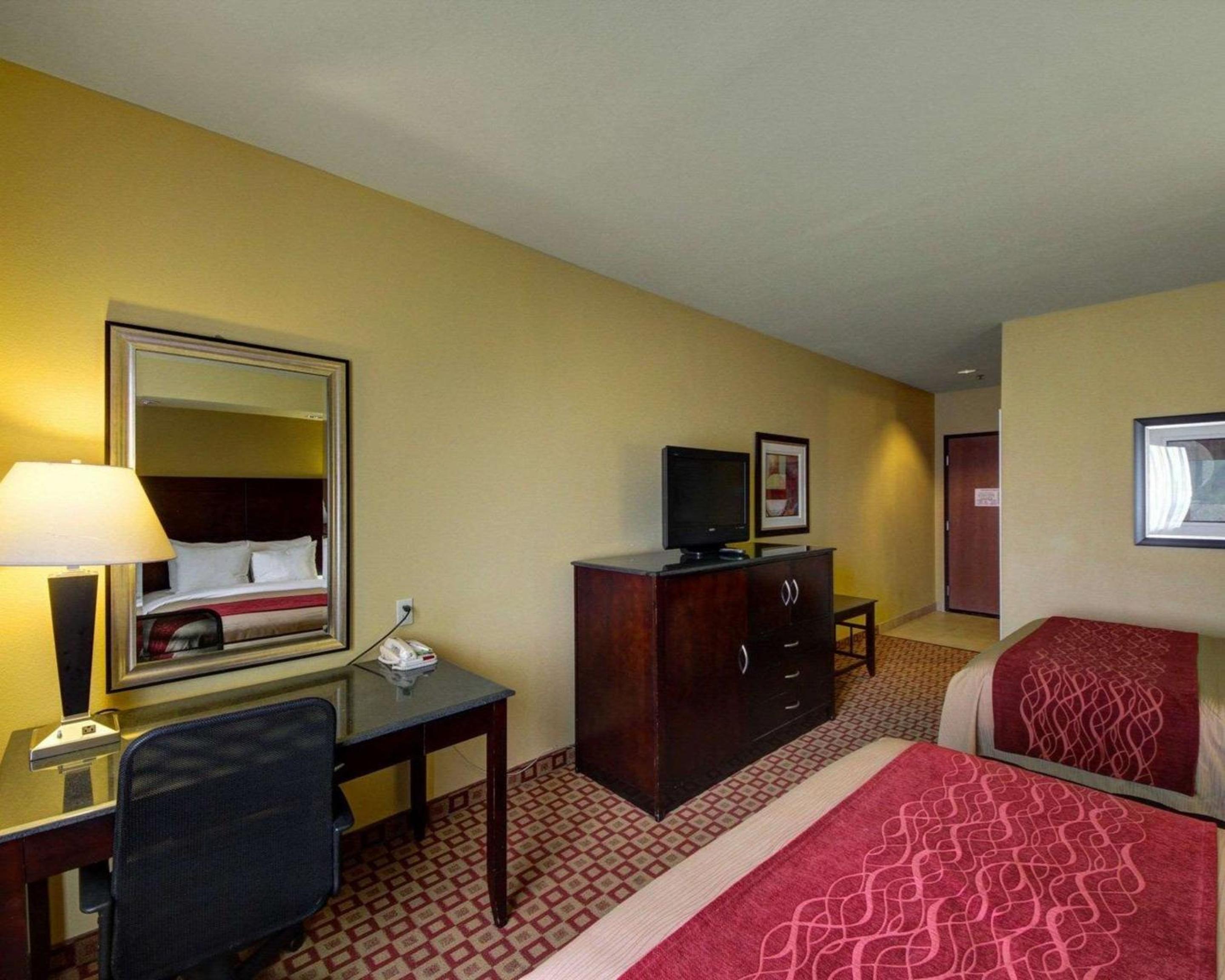 McAllen Vacations - Comfort Inn  Suites Donna near I-2 - Property Image 3