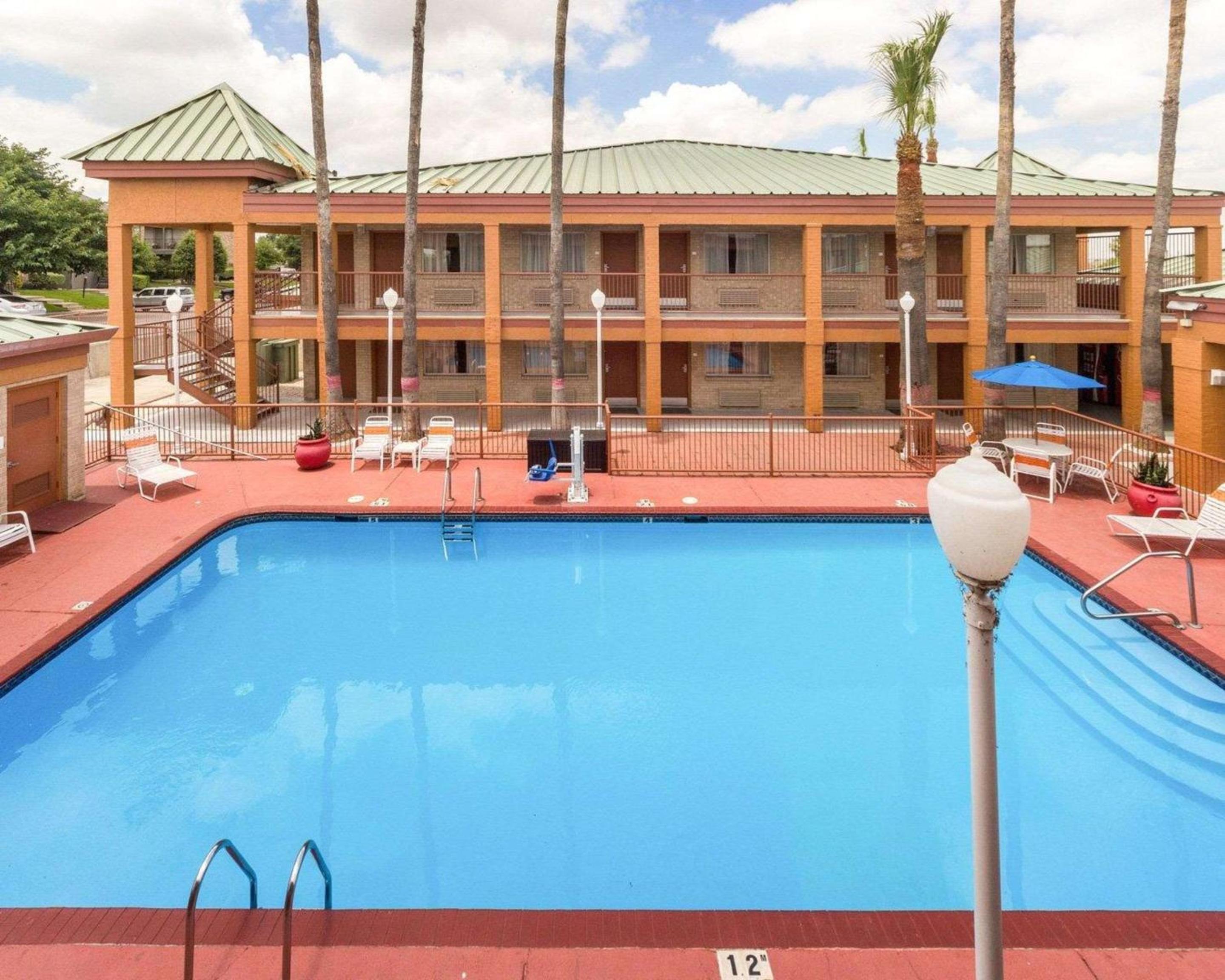 Econo Lodge Inn & Suites Eagle Pass