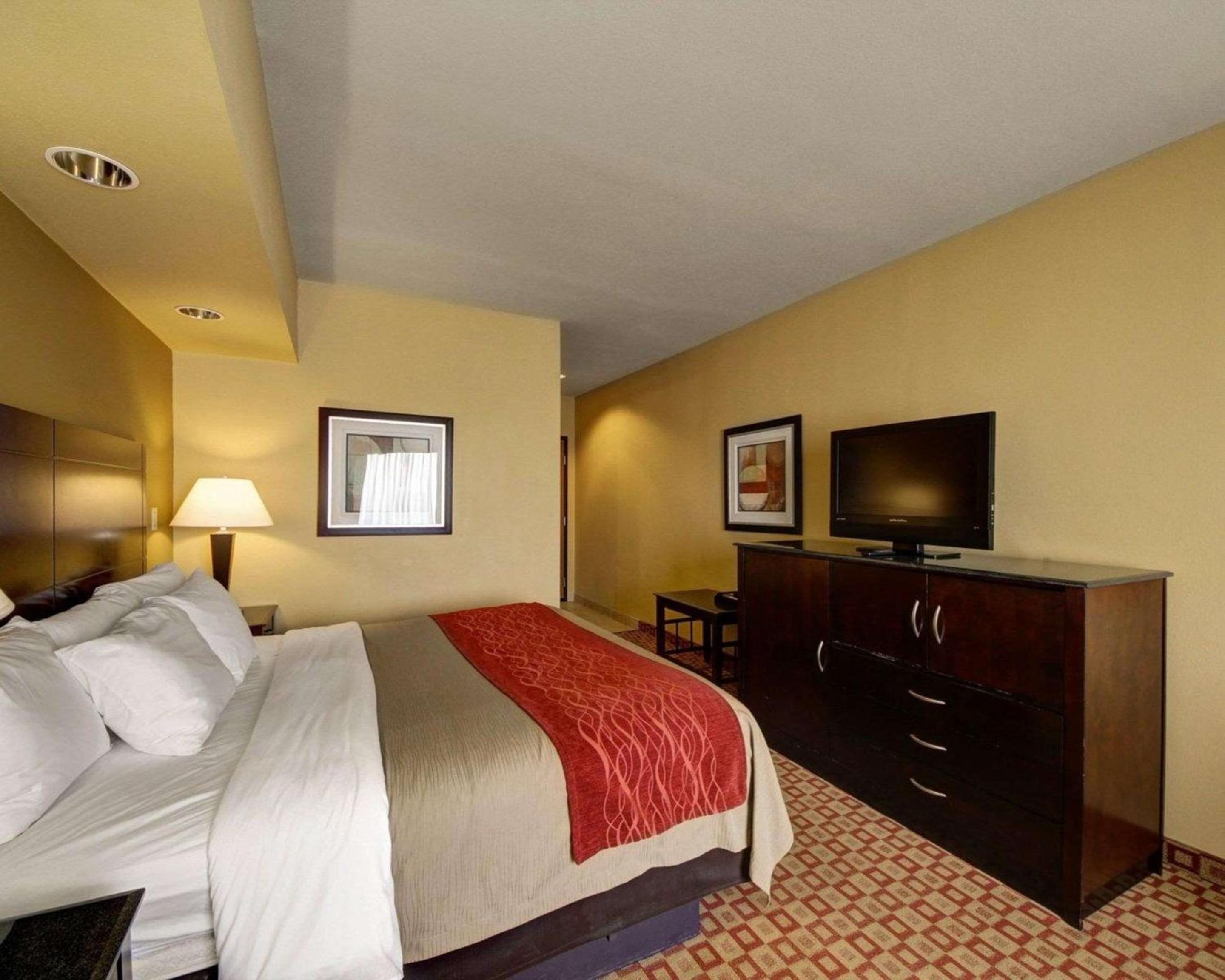 McAllen Vacations - Comfort Inn  Suites Donna near I-2 - Property Image 5
