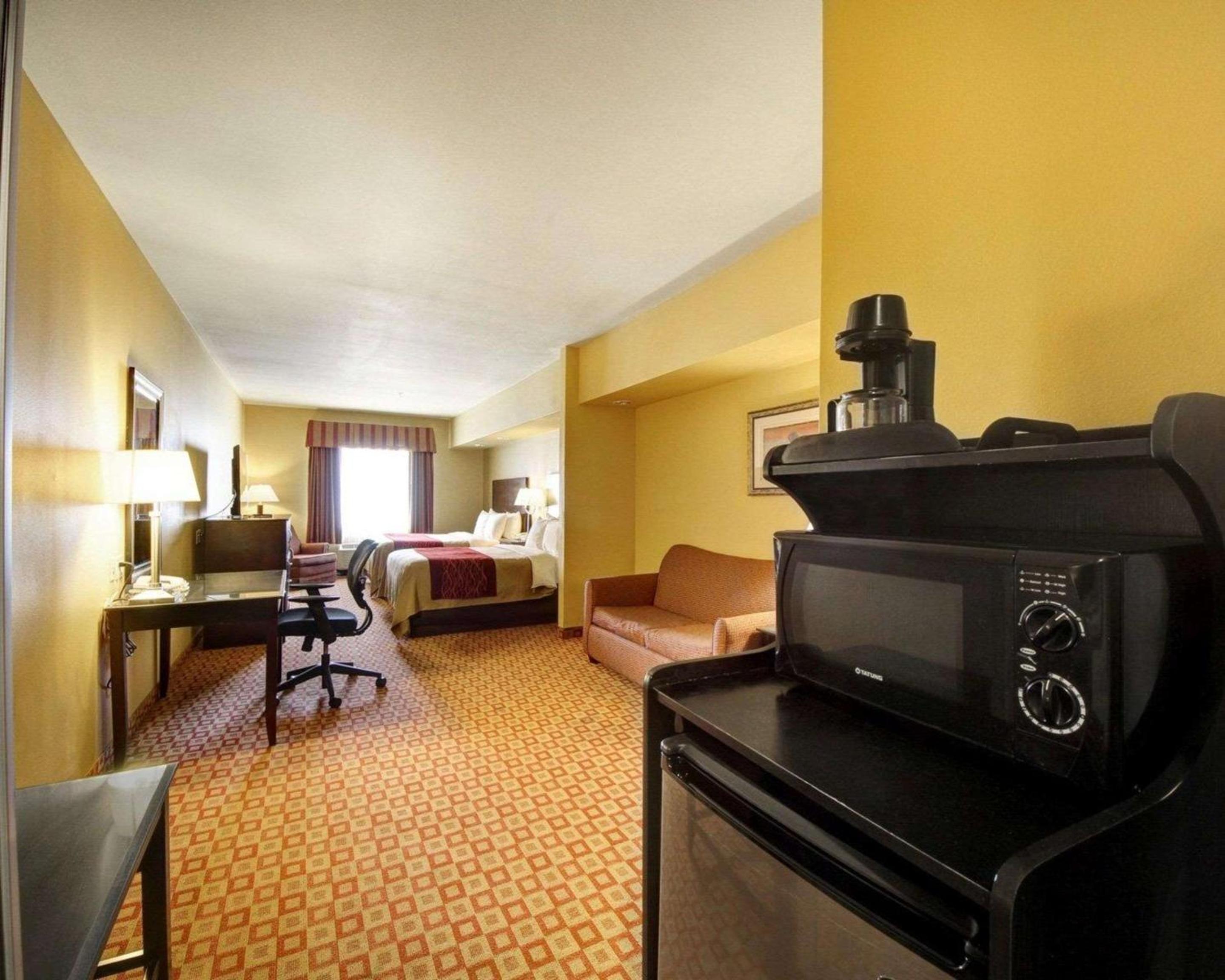 Comfort Inn  Suites Donna near I-2 - Property Image 2