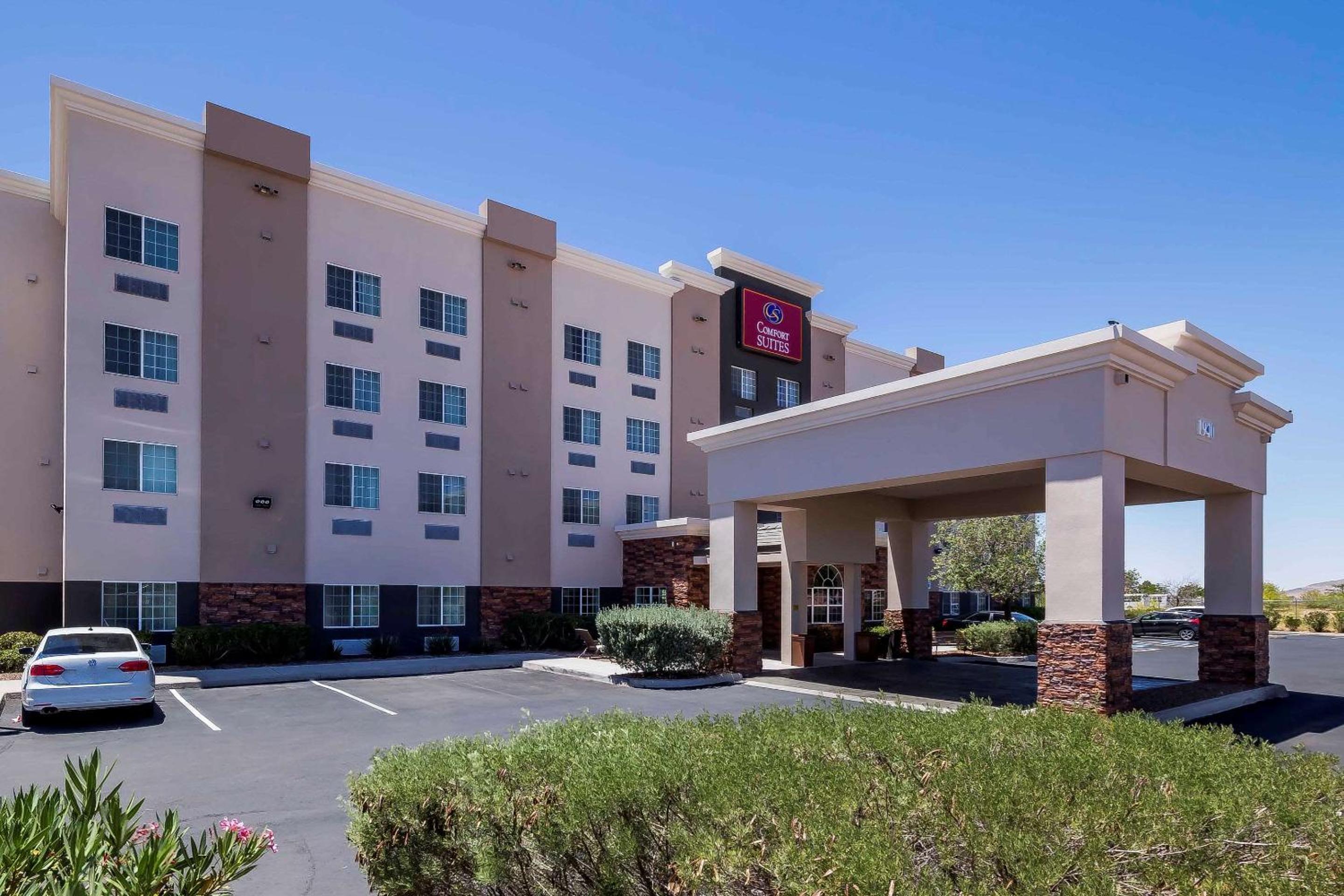 Hotel Comfort Suites El Paso Airport - Image 1