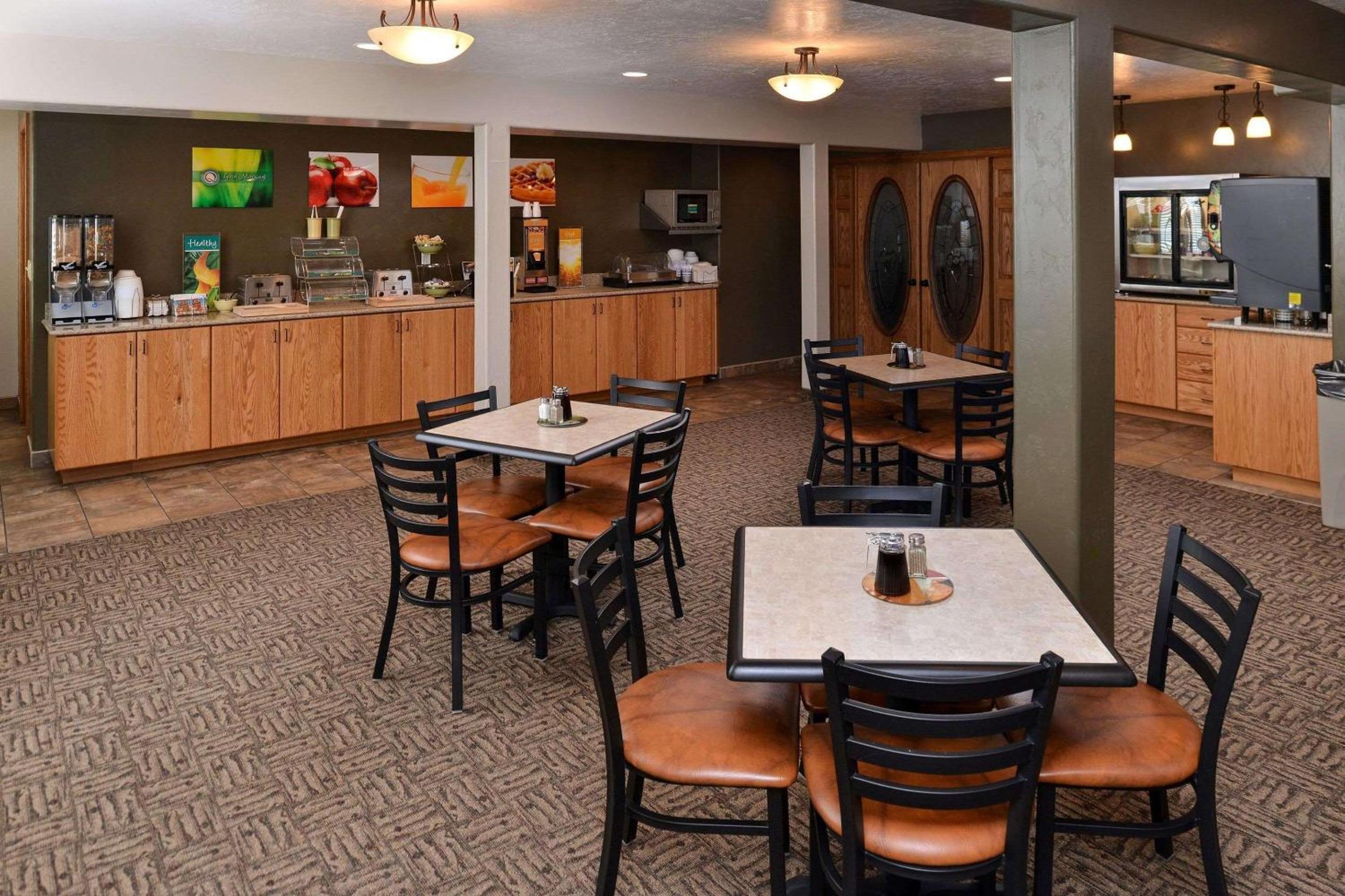 Vernal Vacations - Quality Inn Vernal near Dinosaur National Monument - Property Image 4