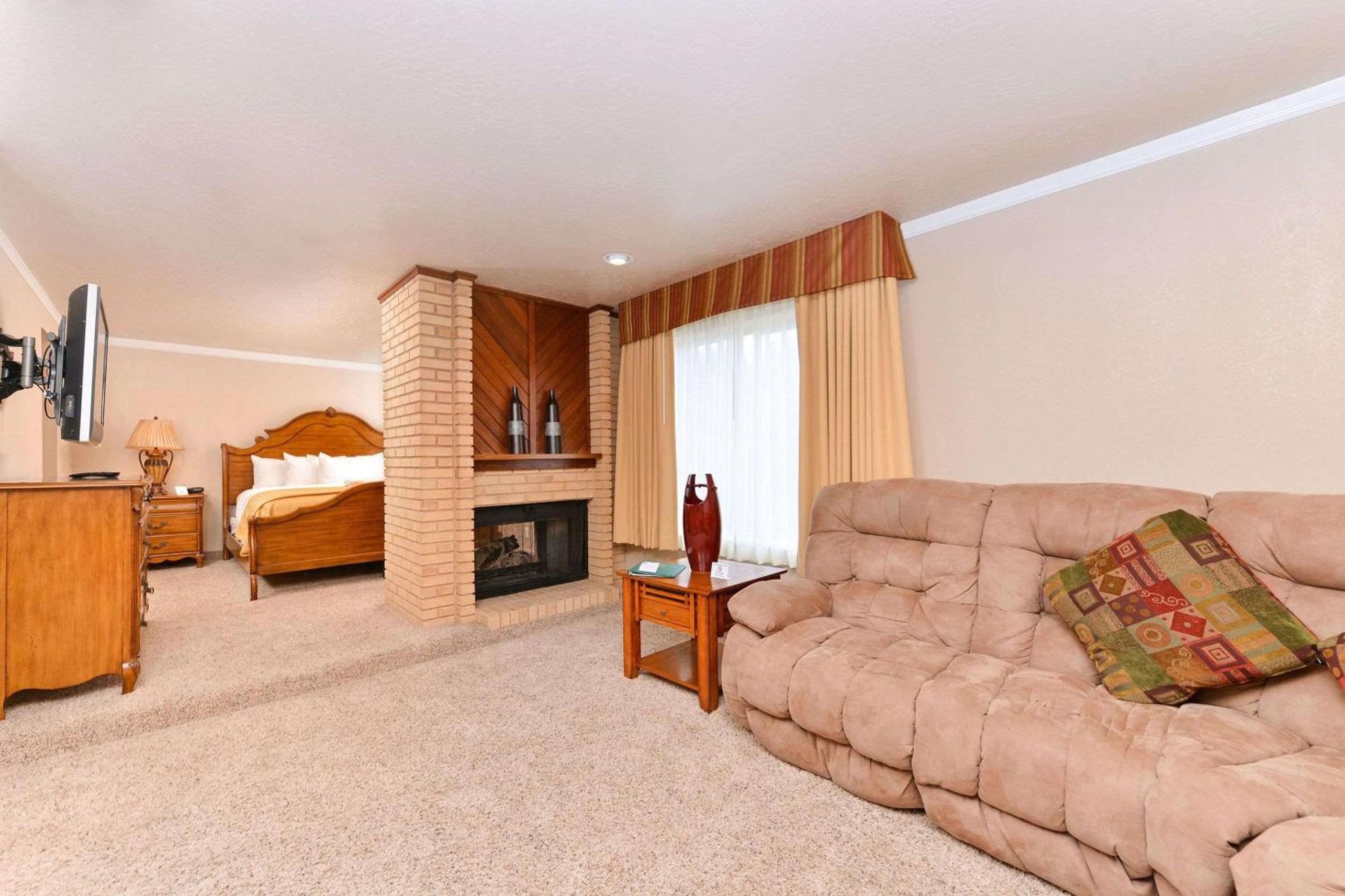 Vernal Vacations - Quality Inn Vernal near Dinosaur National Monument - Property Image 3