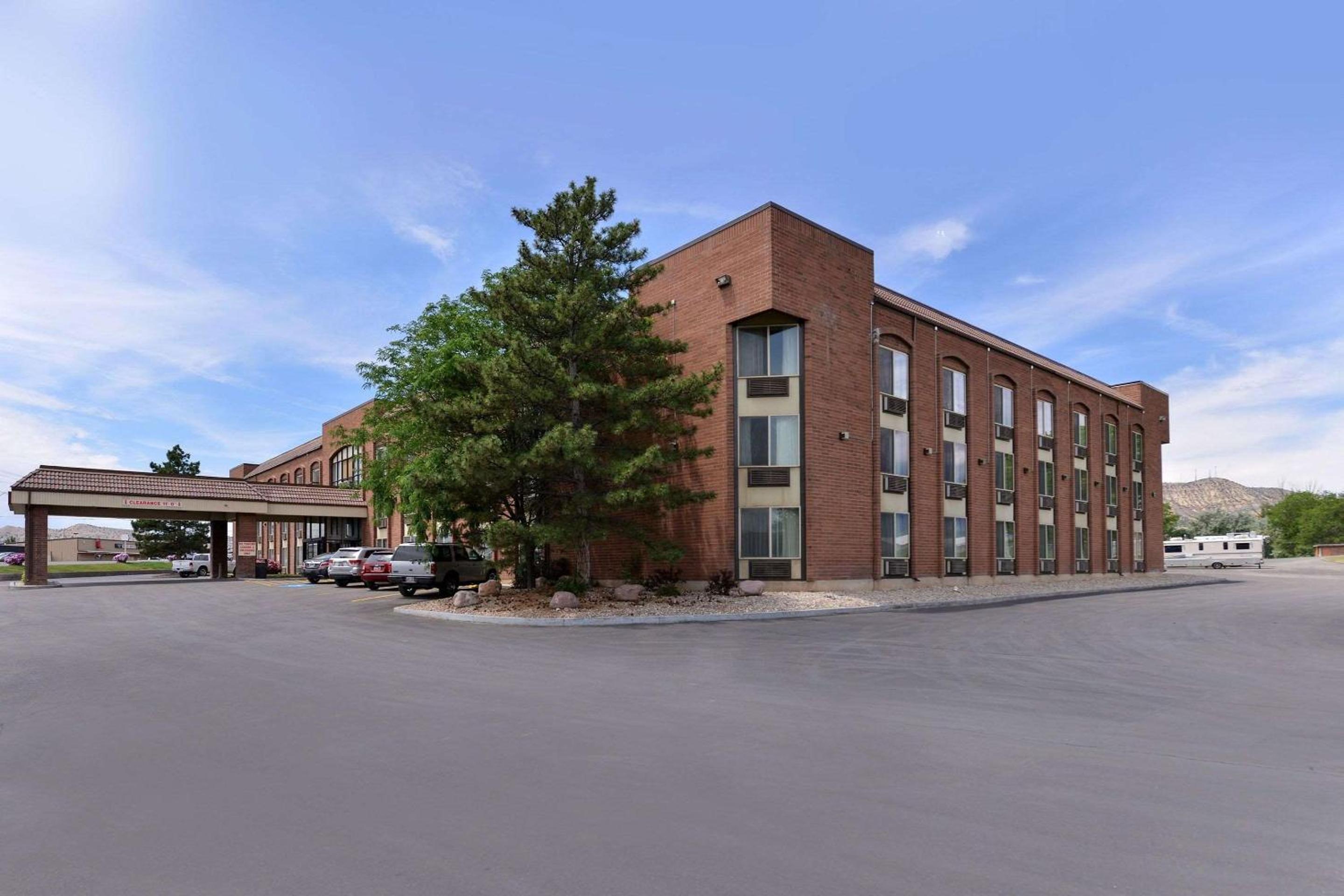 Vernal Vacations - Quality Inn Vernal near Dinosaur National Monument - Property Image 12
