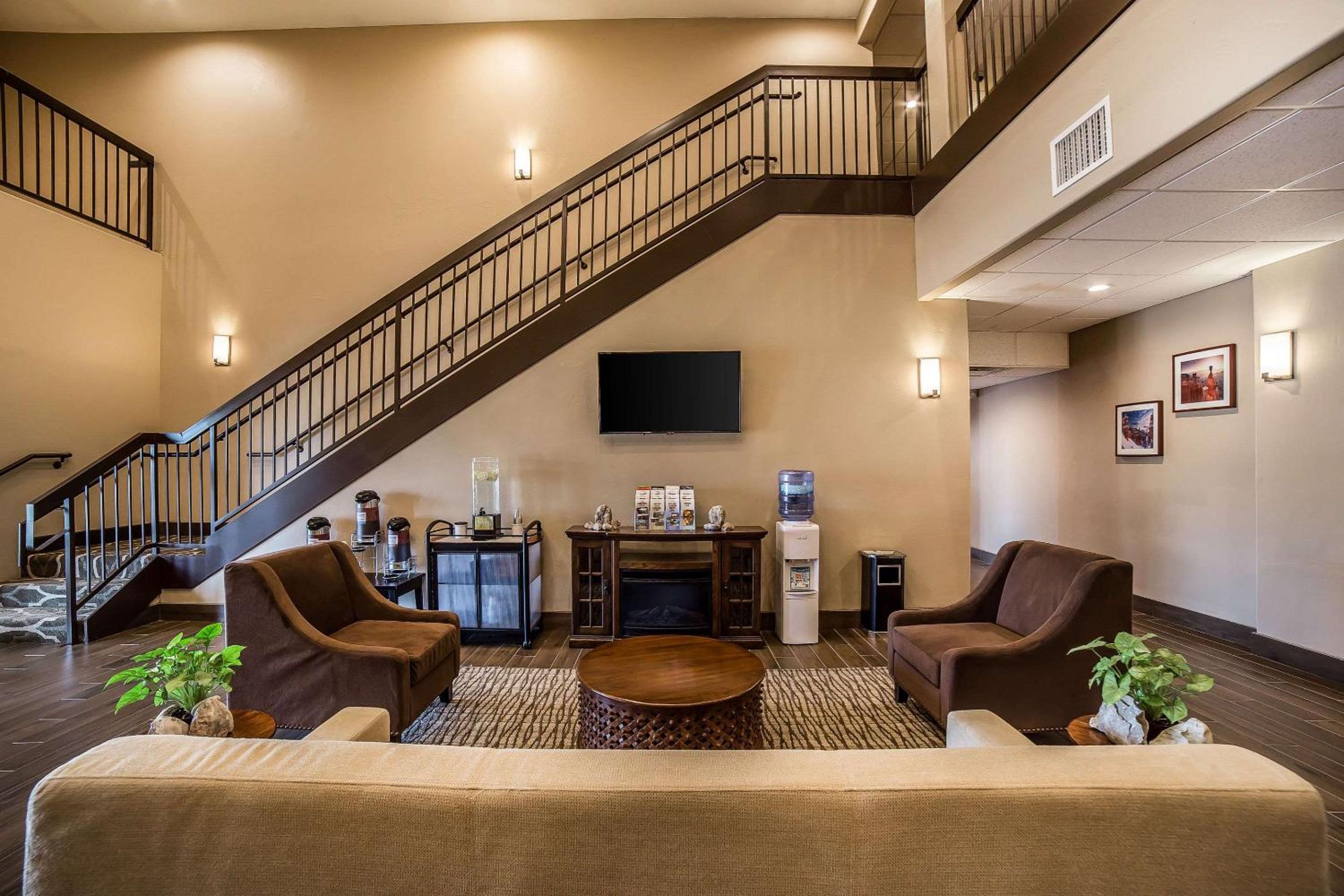 Vernal Vacations - Comfort Inn  Suites Vernal - National Monument Area - Property Image 3