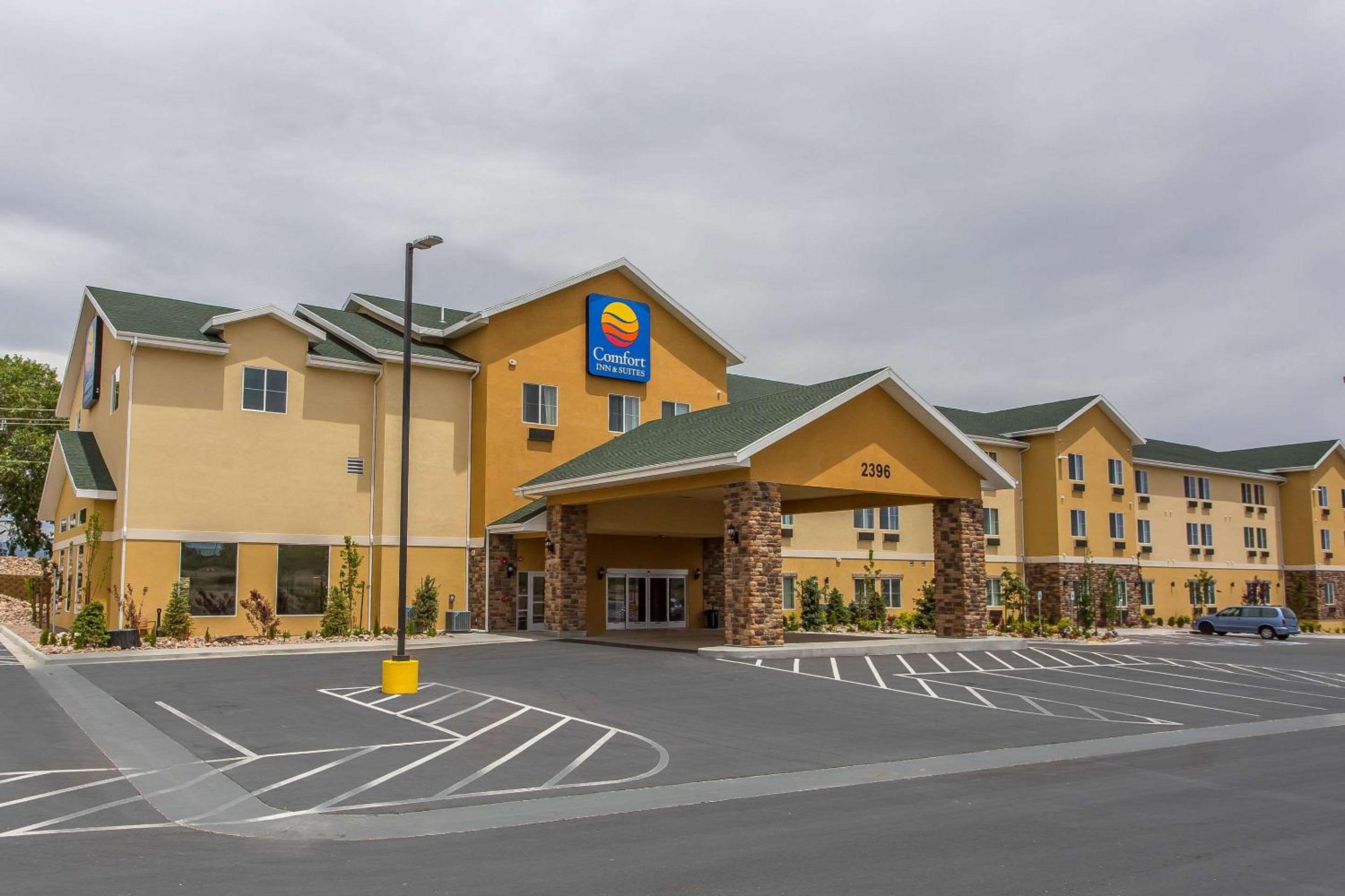 Vernal Vacations - Comfort Inn  Suites Vernal - National Monument Area - Property Image 1