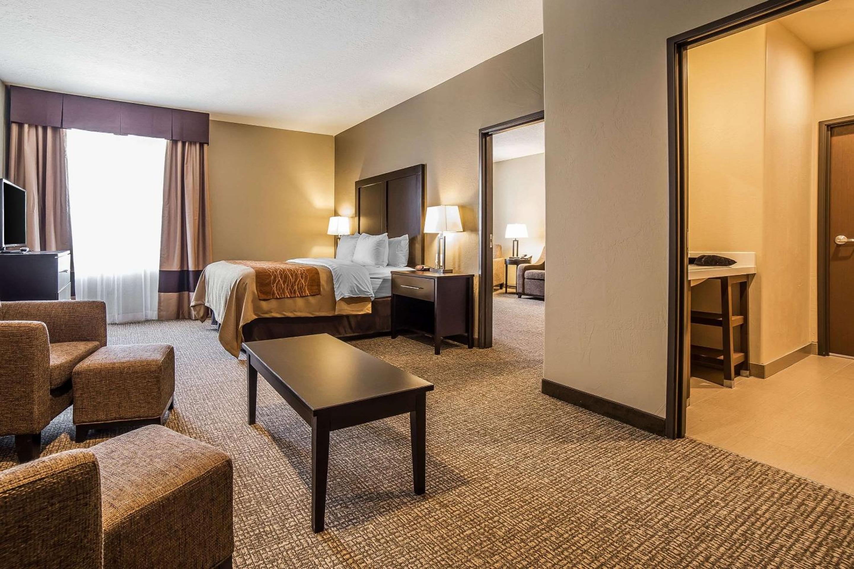 Vernal Vacations - Comfort Inn  Suites Vernal - National Monument Area - Property Image 5