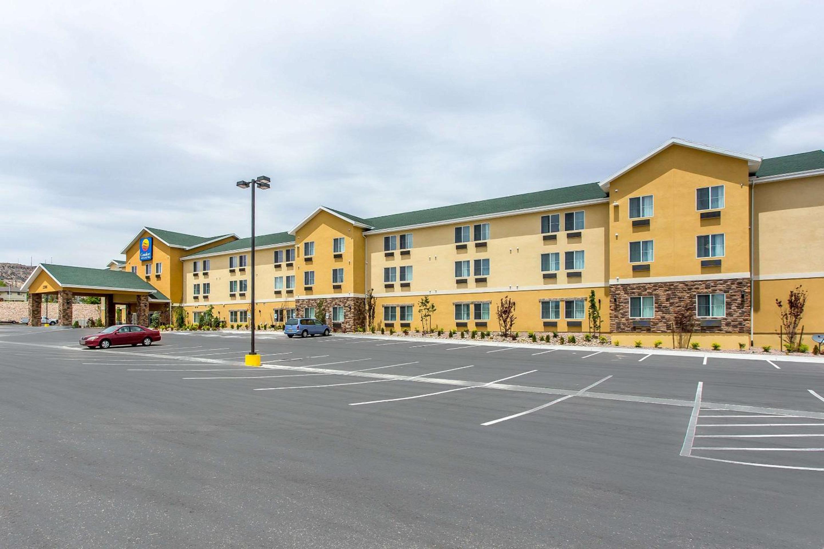 Vernal Vacations - Comfort Inn  Suites Vernal - National Monument Area - Property Image 2