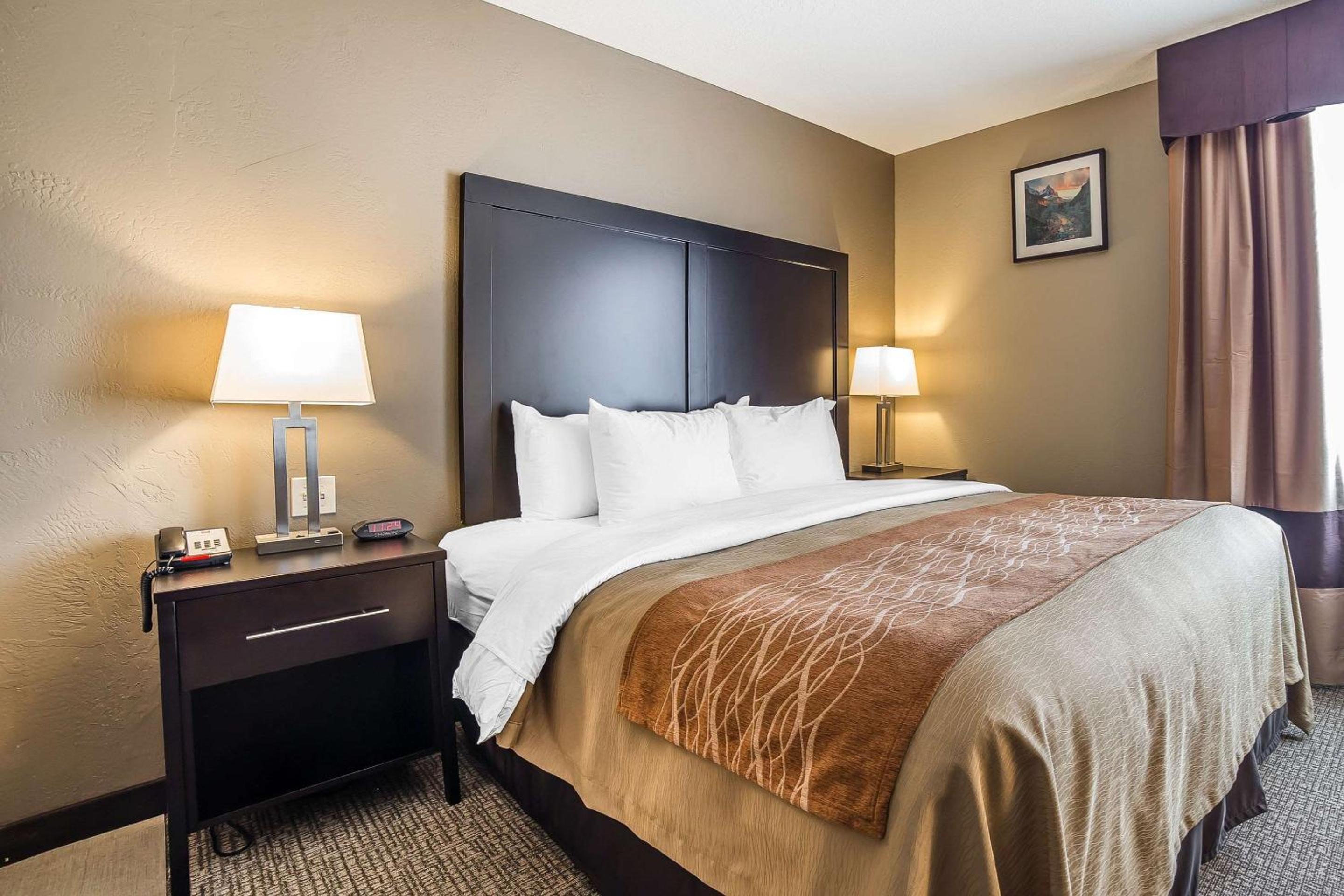 Vernal Vacations - Comfort Inn  Suites Vernal - National Monument Area - Property Image 7