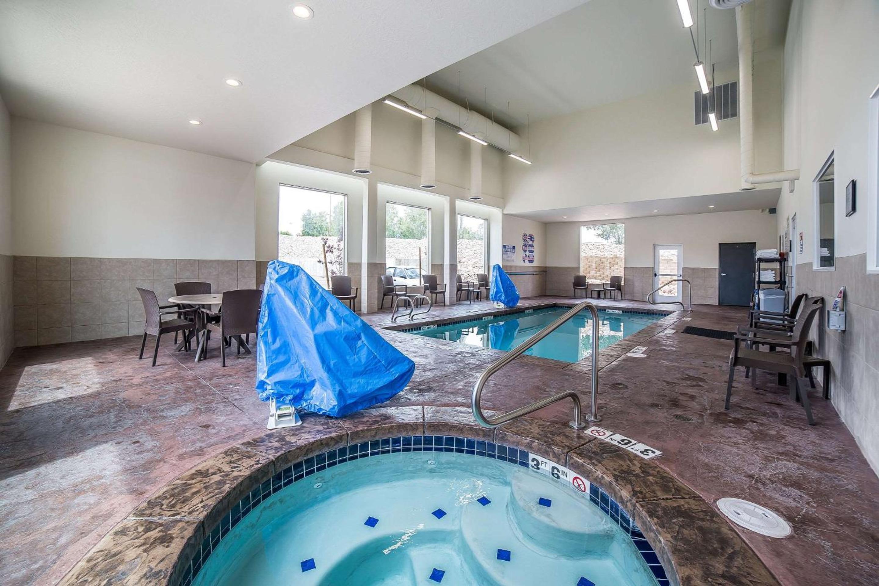 Vernal Vacations - Comfort Inn  Suites Vernal - National Monument Area - Property Image 9