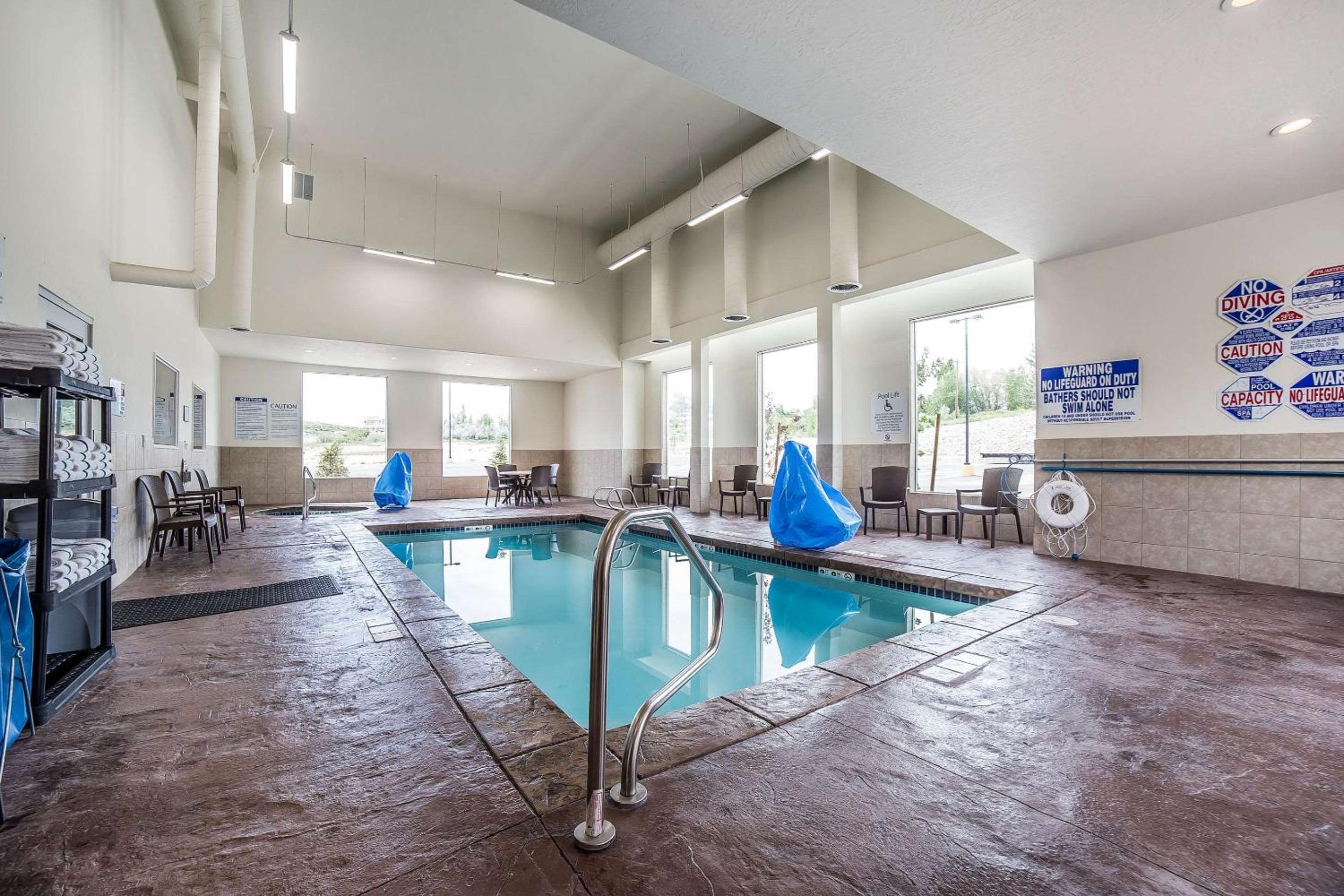 Vernal Vacations - Comfort Inn  Suites Vernal - National Monument Area - Property Image 1