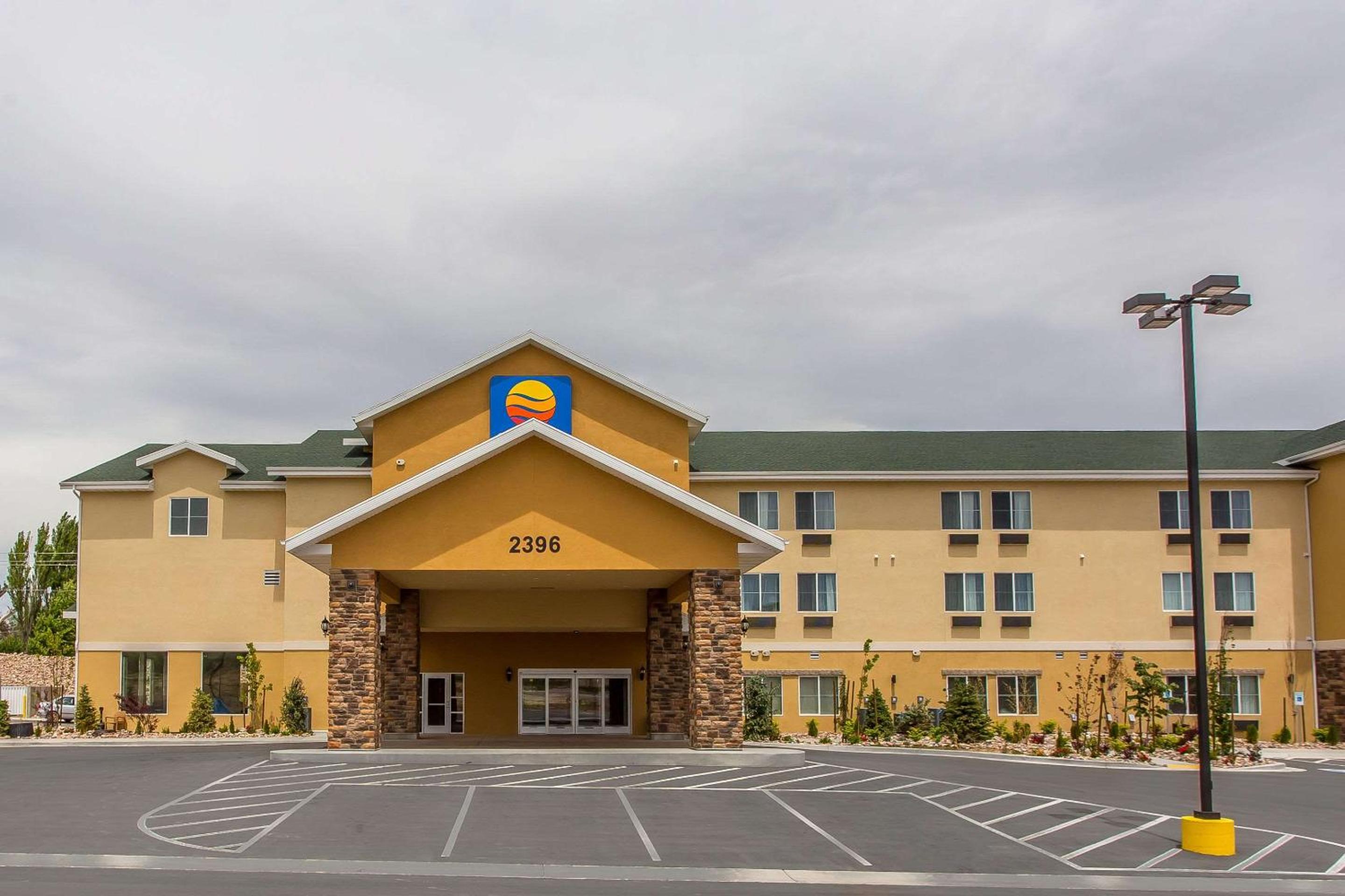 Vernal Vacations - Comfort Inn  Suites Vernal - National Monument Area - Property Image 10