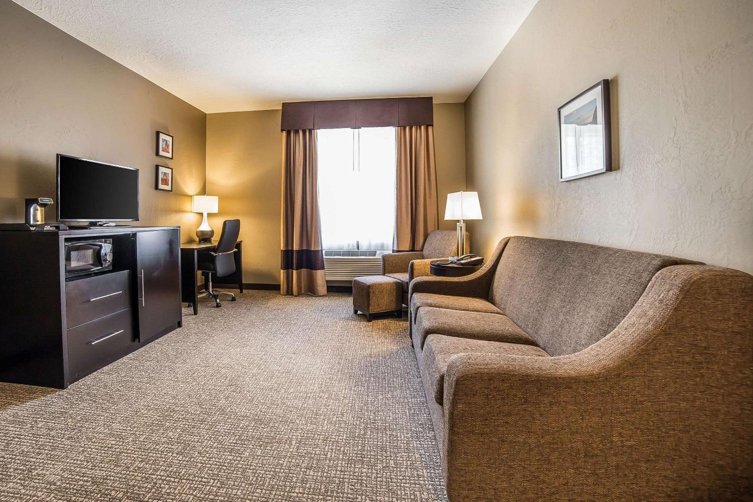Vernal Vacations - Comfort Inn  Suites Vernal - National Monument Area - Property Image 4