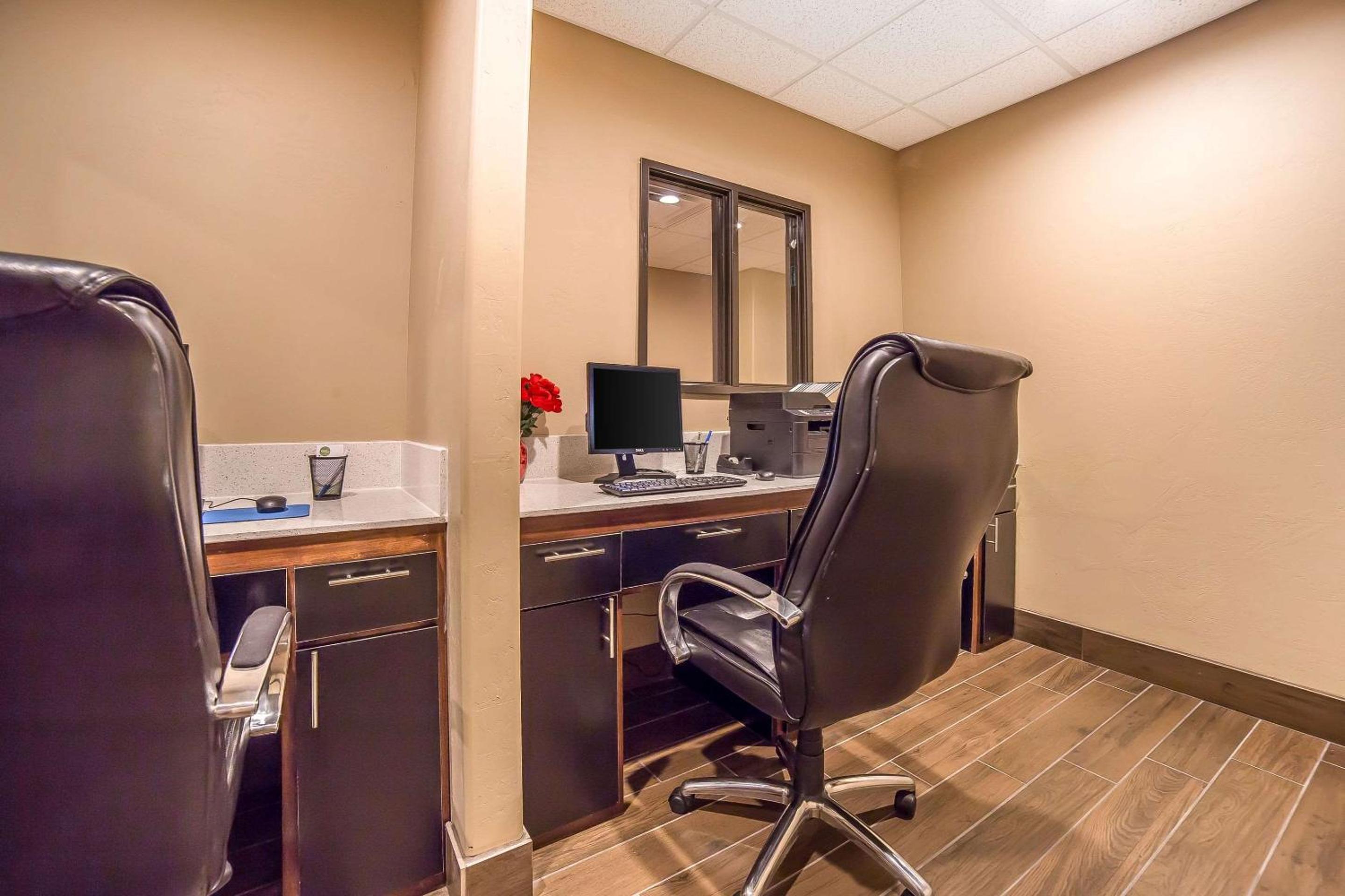 Vernal Vacations - Comfort Inn  Suites Vernal - National Monument Area - Property Image 12
