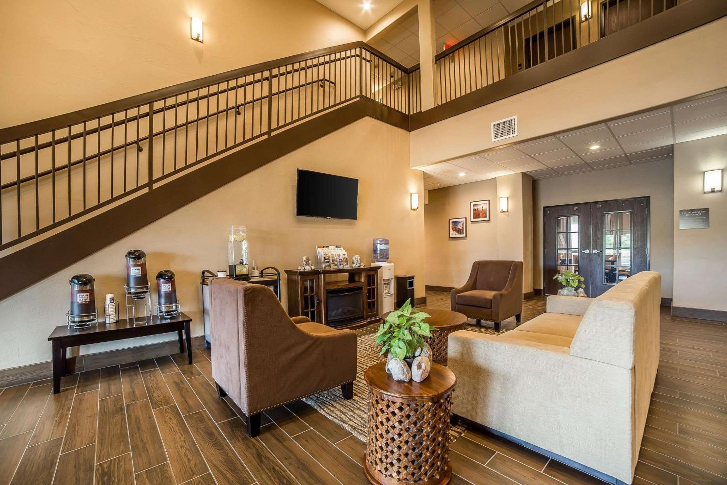 Vernal Vacations - Comfort Inn  Suites Vernal - National Monument Area - Property Image 4