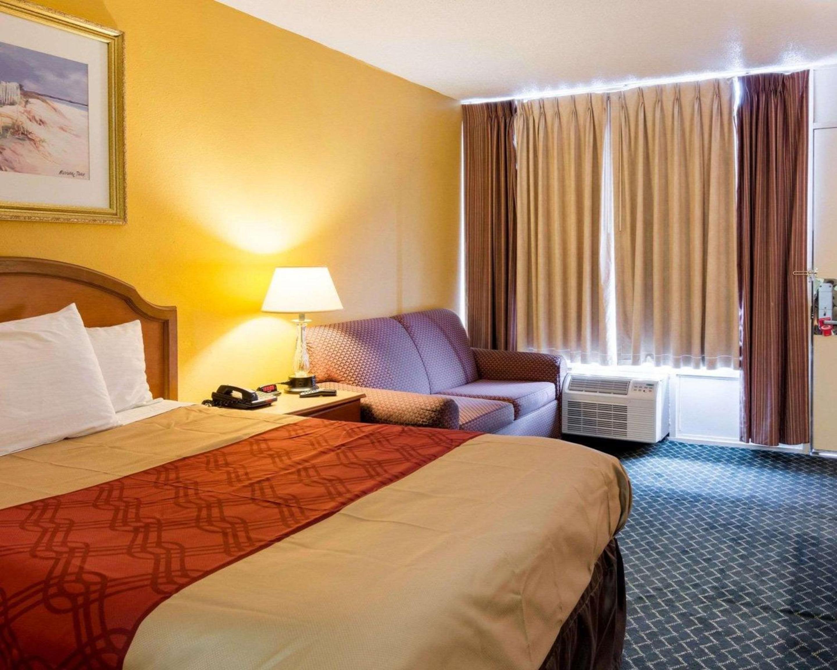 Econo Lodge Petersburg - Fort Lee view 2