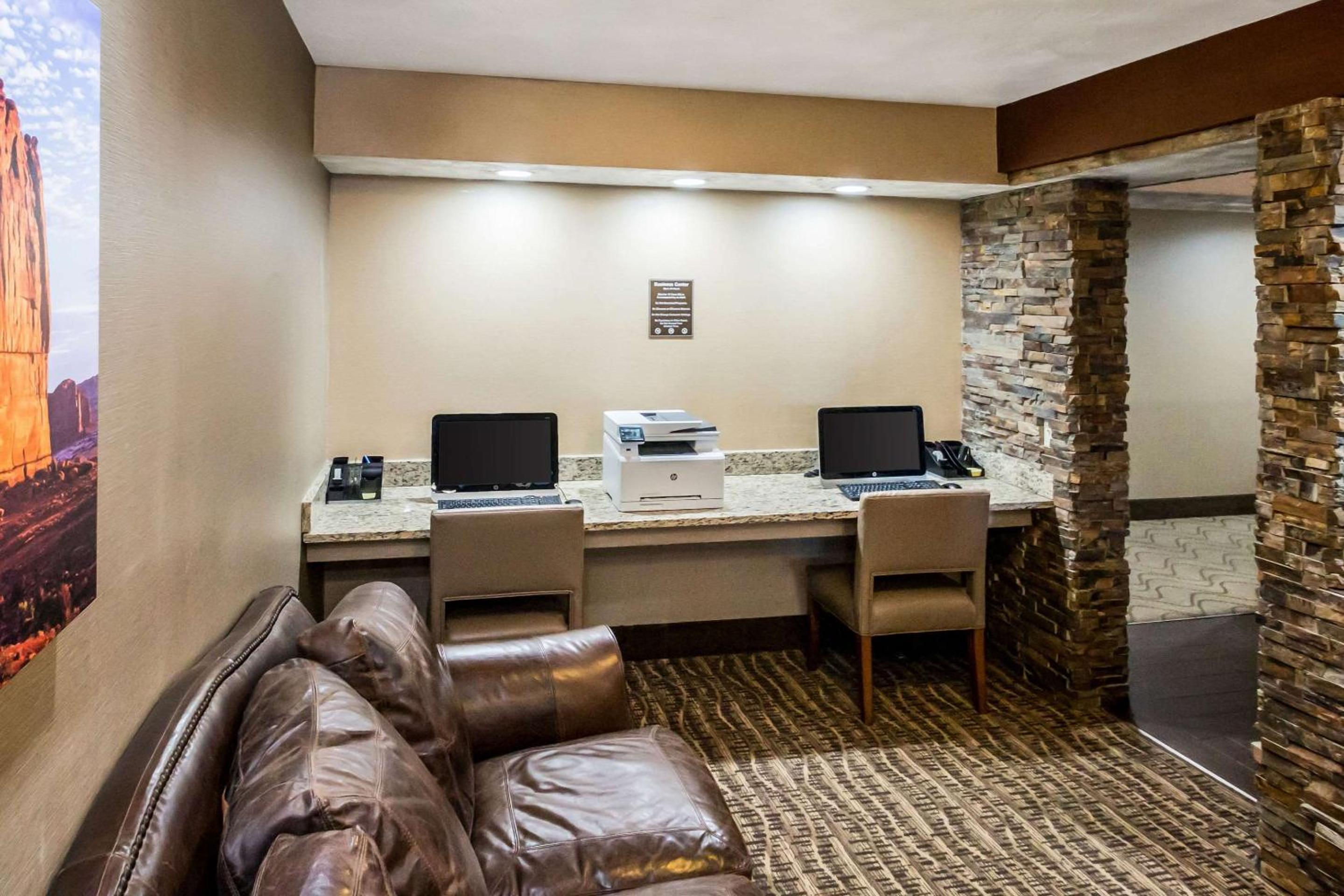 Green River Vacations - Comfort Inn Green River National Park Area - Property Image 3