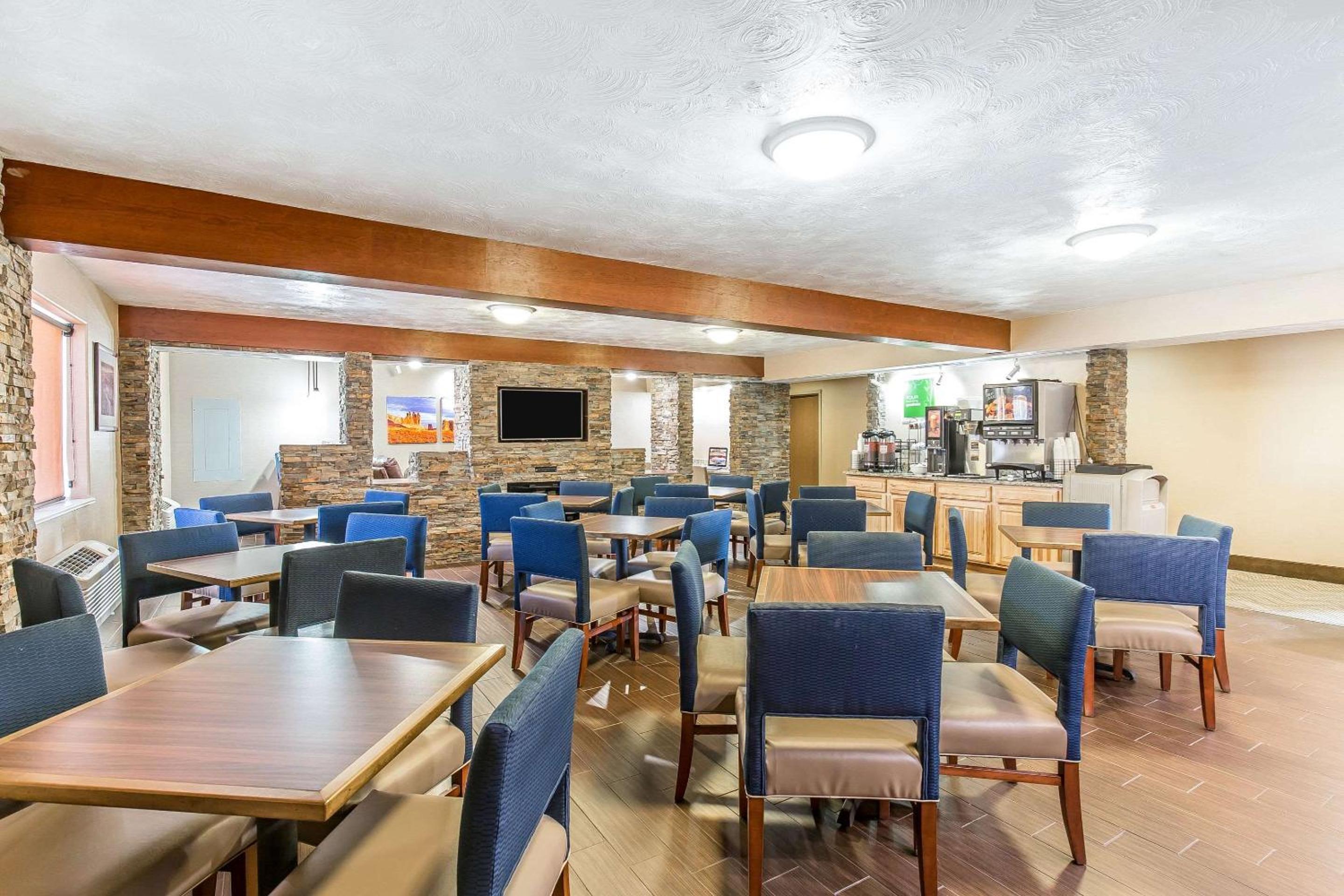 Green River Vacations - Comfort Inn Green River National Park Area - Property Image 2