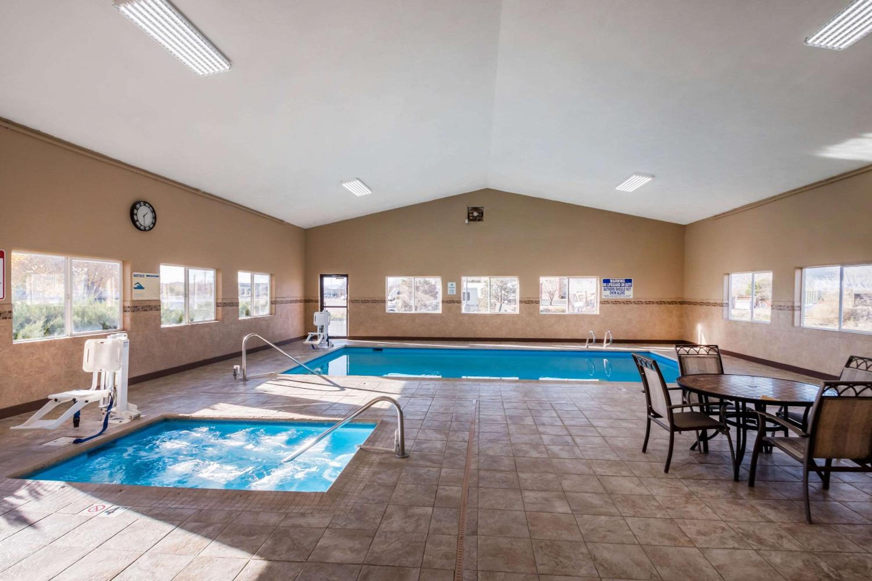Green River Vacations - Comfort Inn Green River National Park Area - Property Image 2