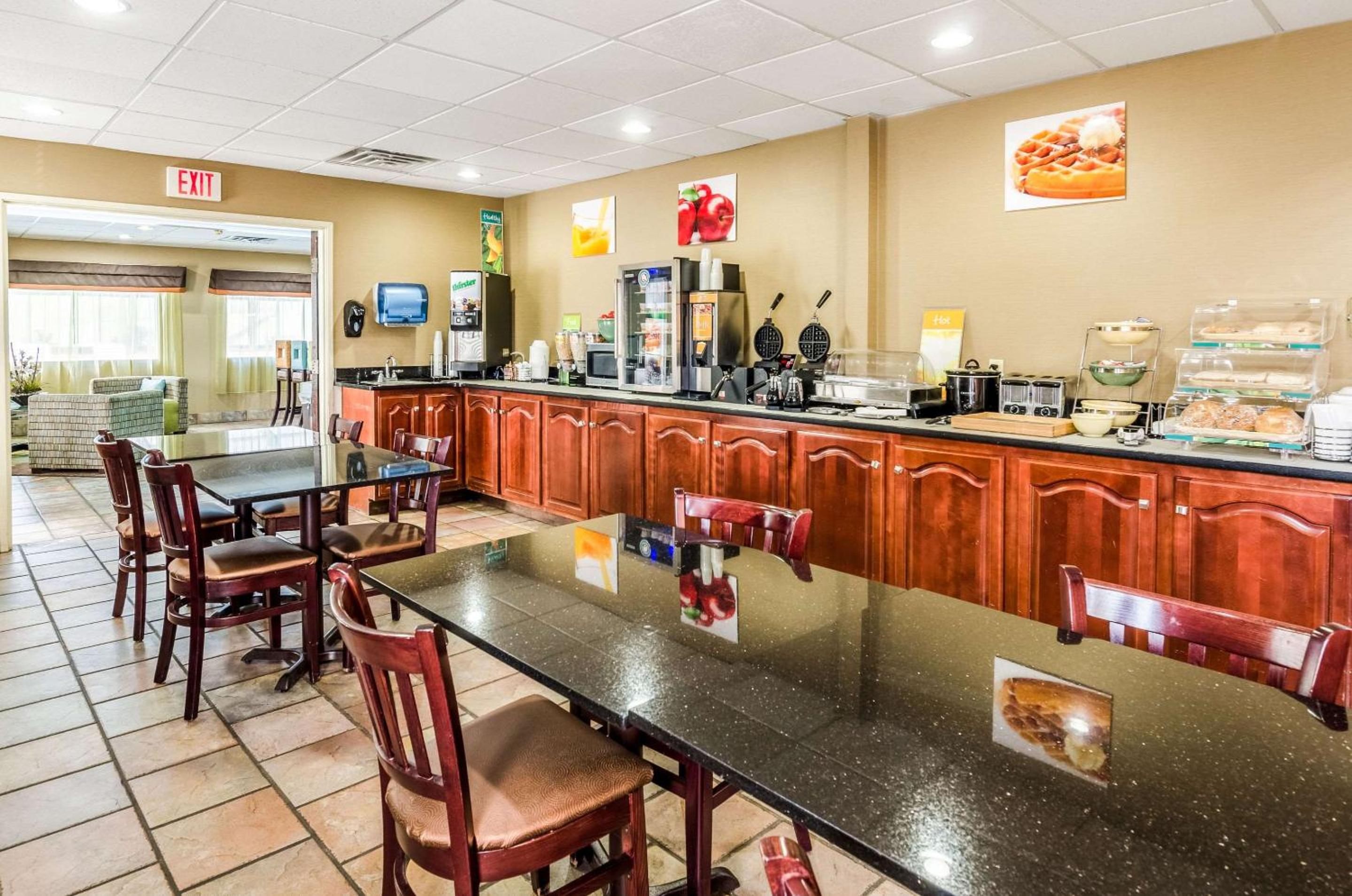 Wytheville Vacations - Quality Inn  Suites - Property Image 6