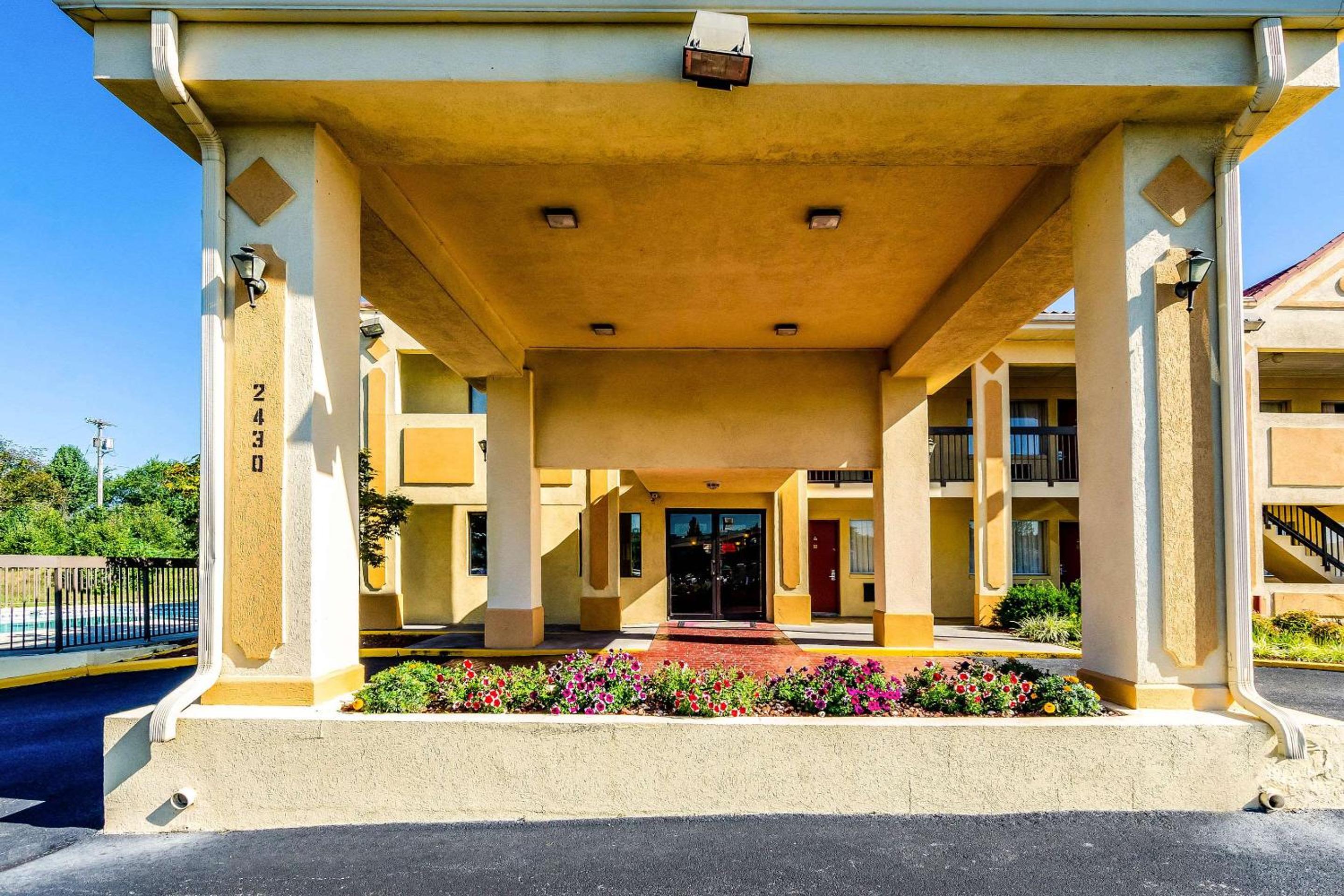 Econo Lodge Christiansburg-Blacksburg I-81 view 2